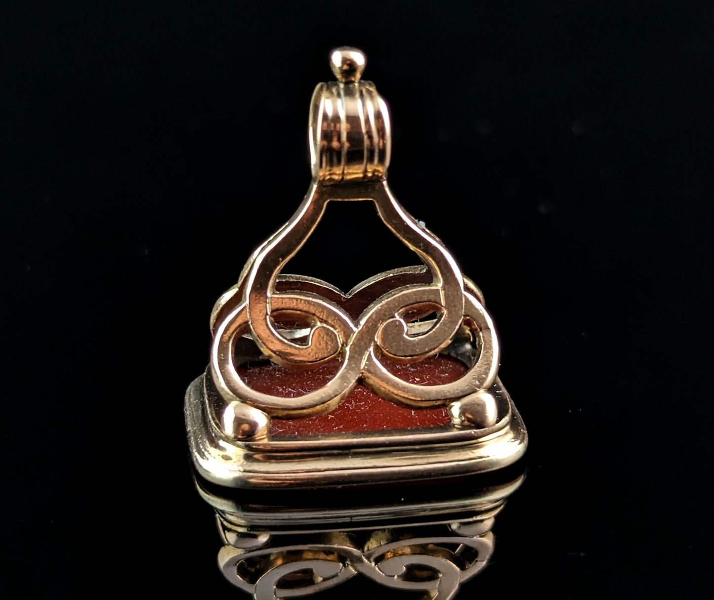 Large antique Georgian seal fob pendant, 9ct gold and Carnelian, Heraldic