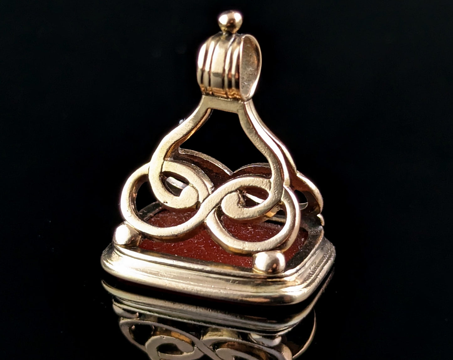 Large antique Georgian seal fob pendant, 9ct gold and Carnelian, Heraldic