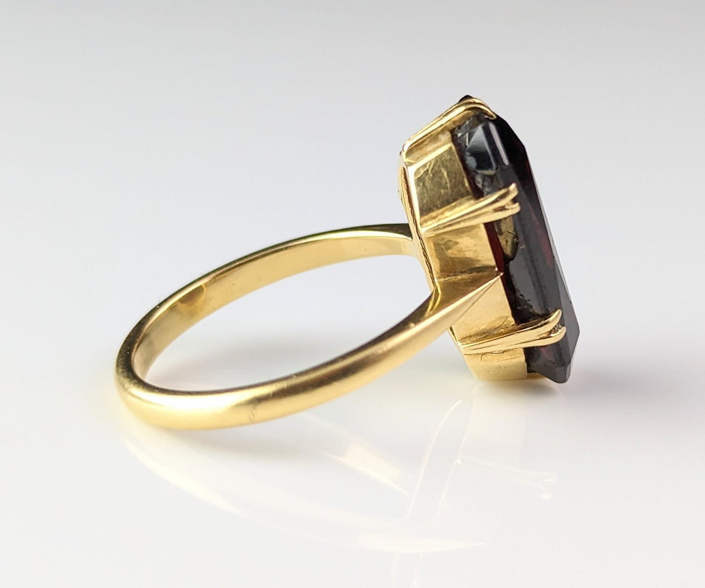 Vintage Art Deco Baguette cut Garnet cocktail ring, 15ct gold
