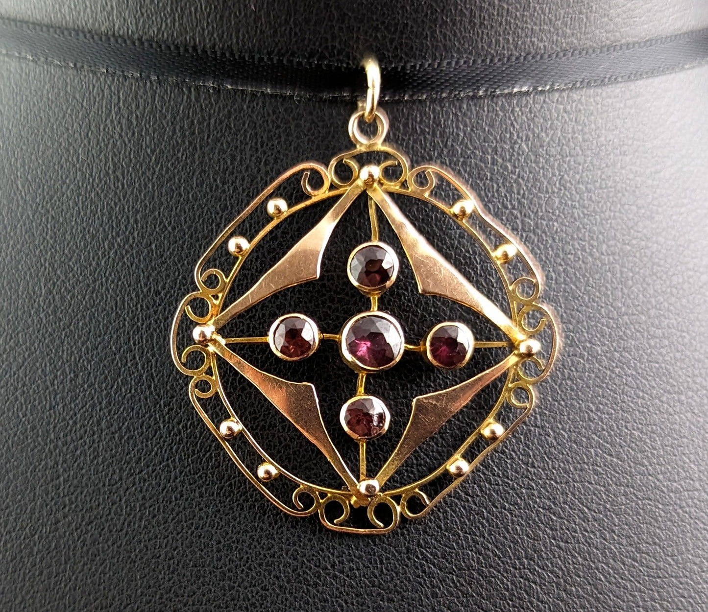 Antique Garnet pendant, Art Nouveau, 9ct gold