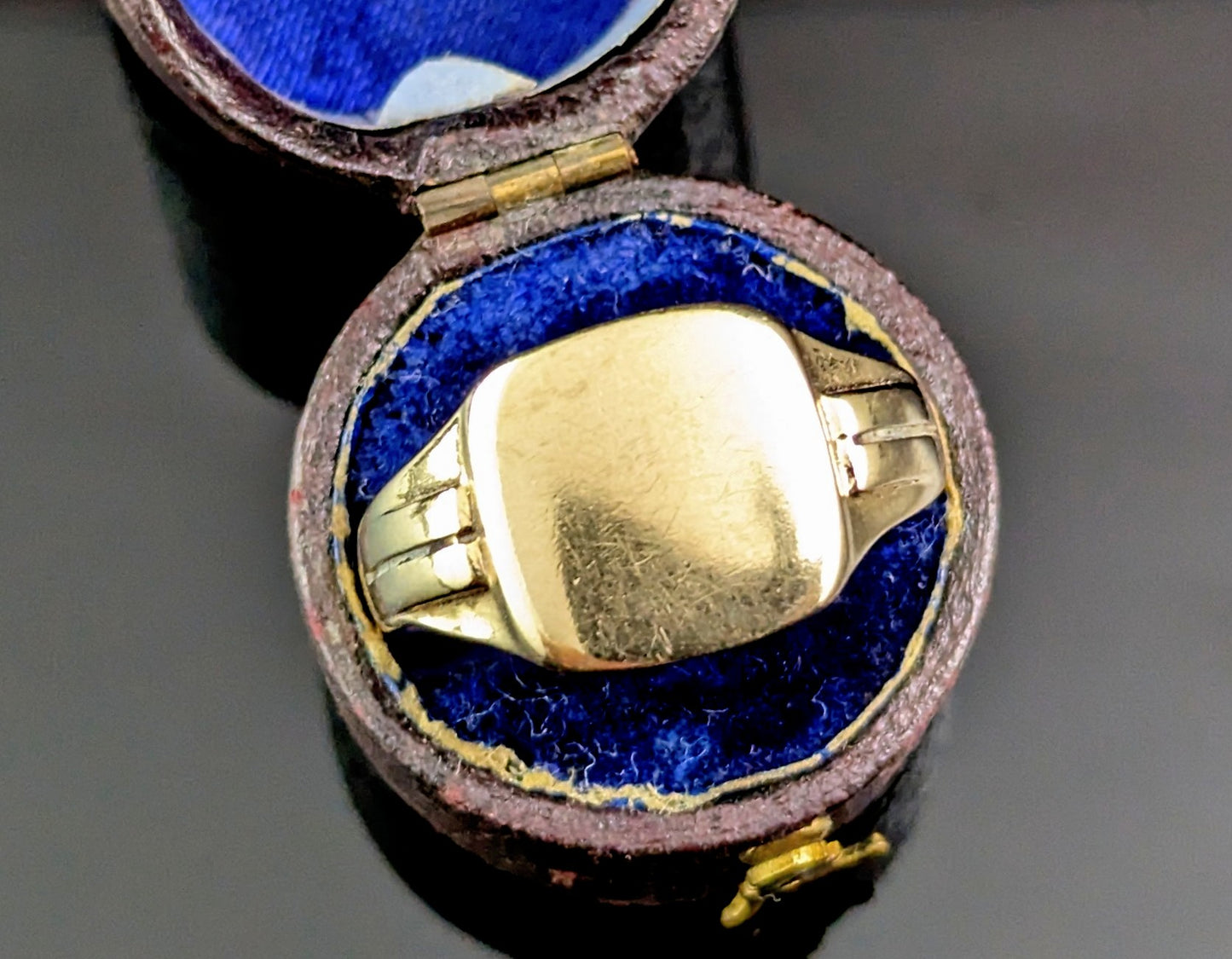 Vintage 9ct yellow gold signet ring, mid century