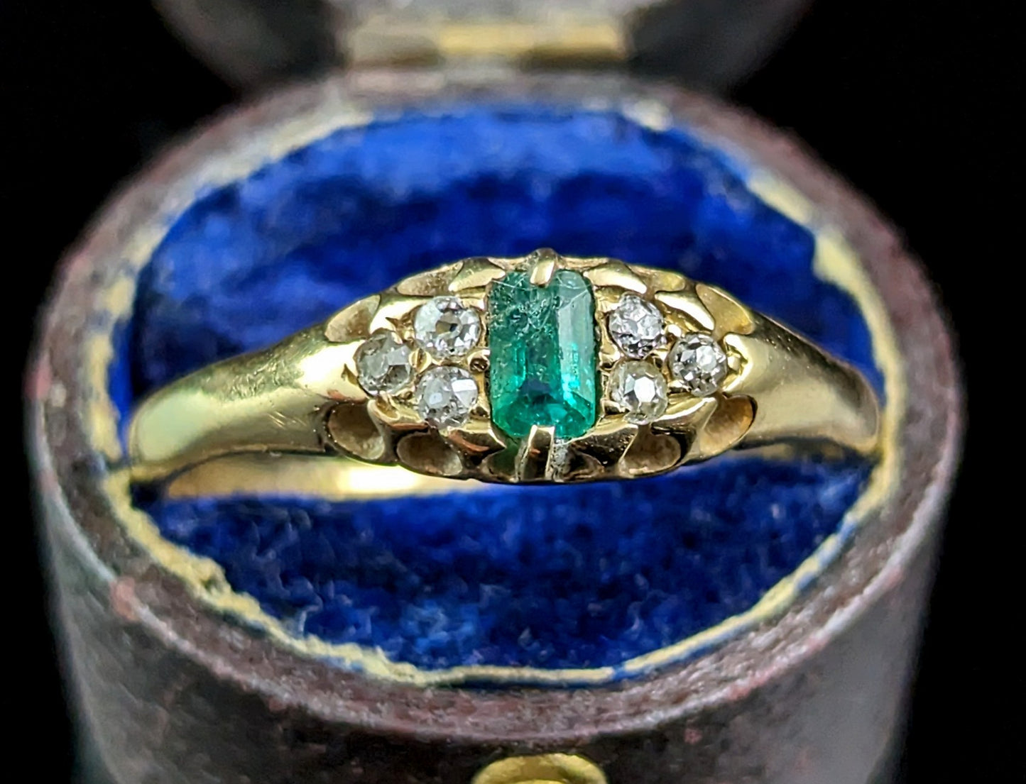 Antique Emerald and Diamond ring, 18ct gold, Victorian