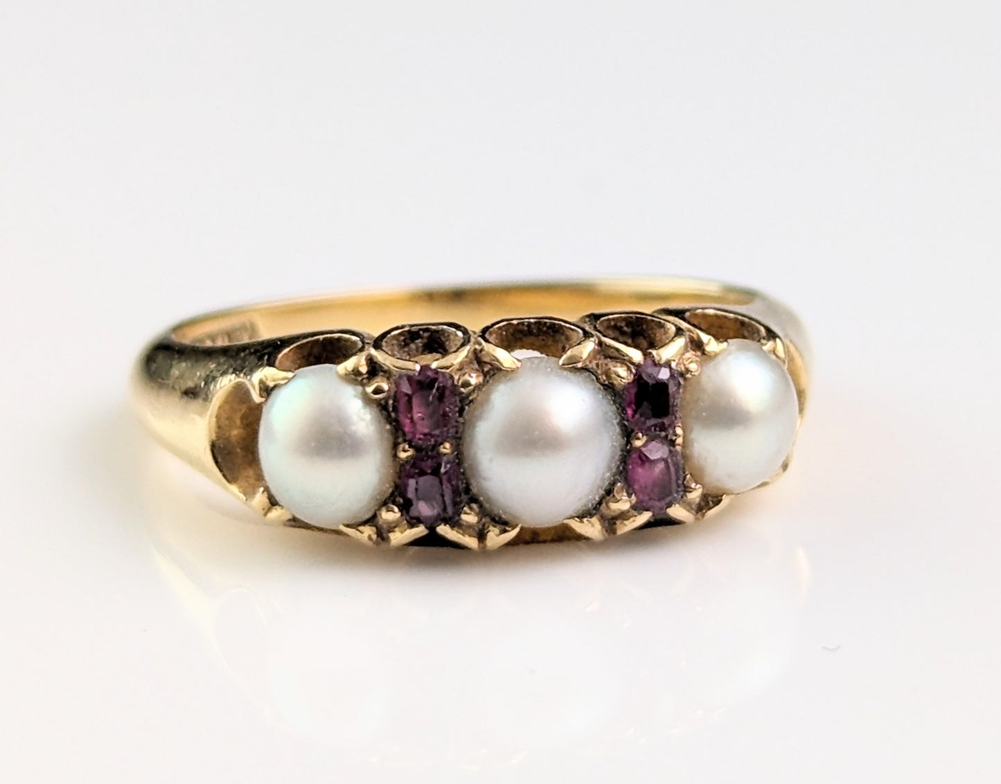 Antique Ruby and Split pearl ring, 18ct yellow gold