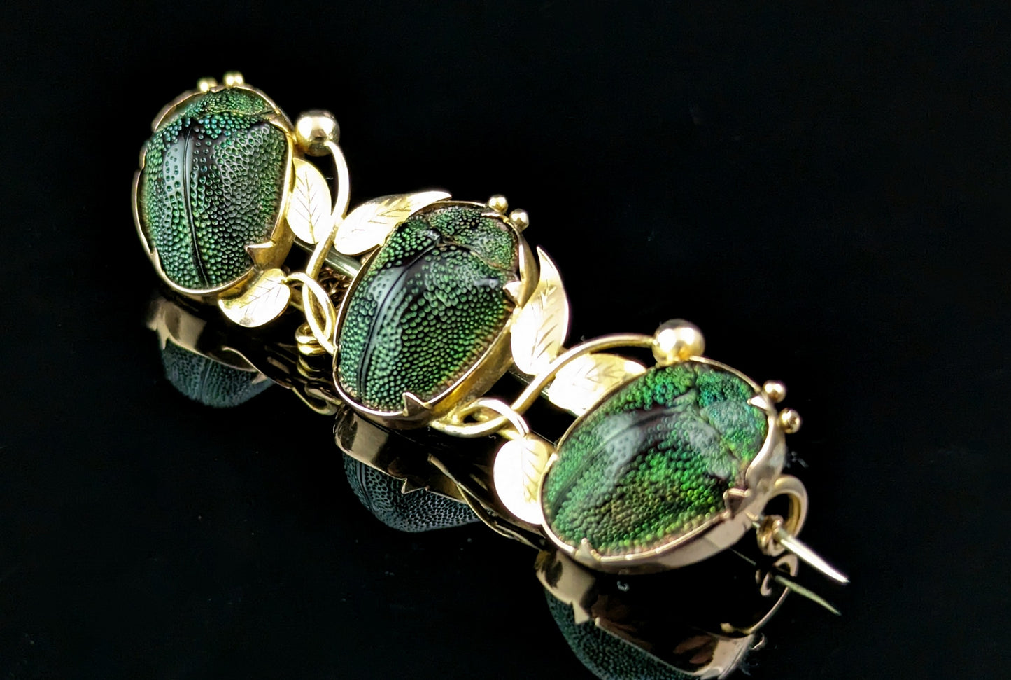 Antique Scarab beetle brooch, 9ct gold, Leaves, Egyptian revival