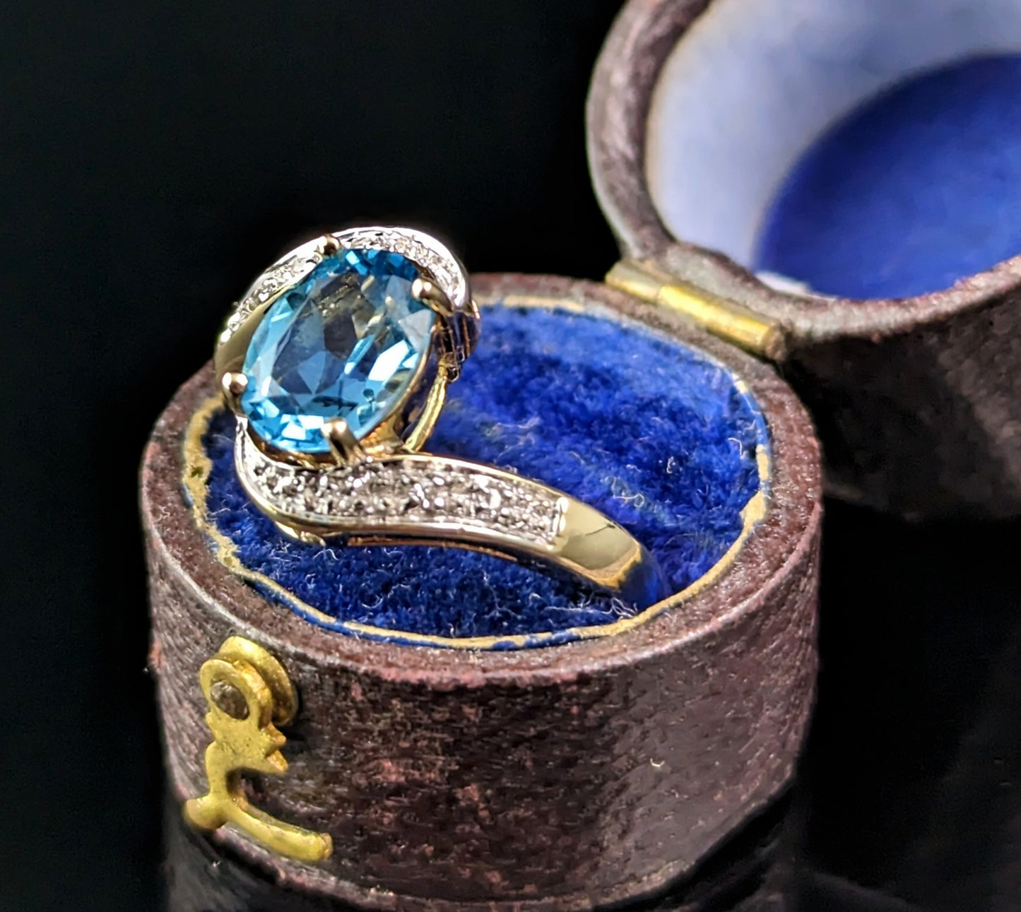 Vintage Blue Topaz and Diamond crossover ring, 9ct gold