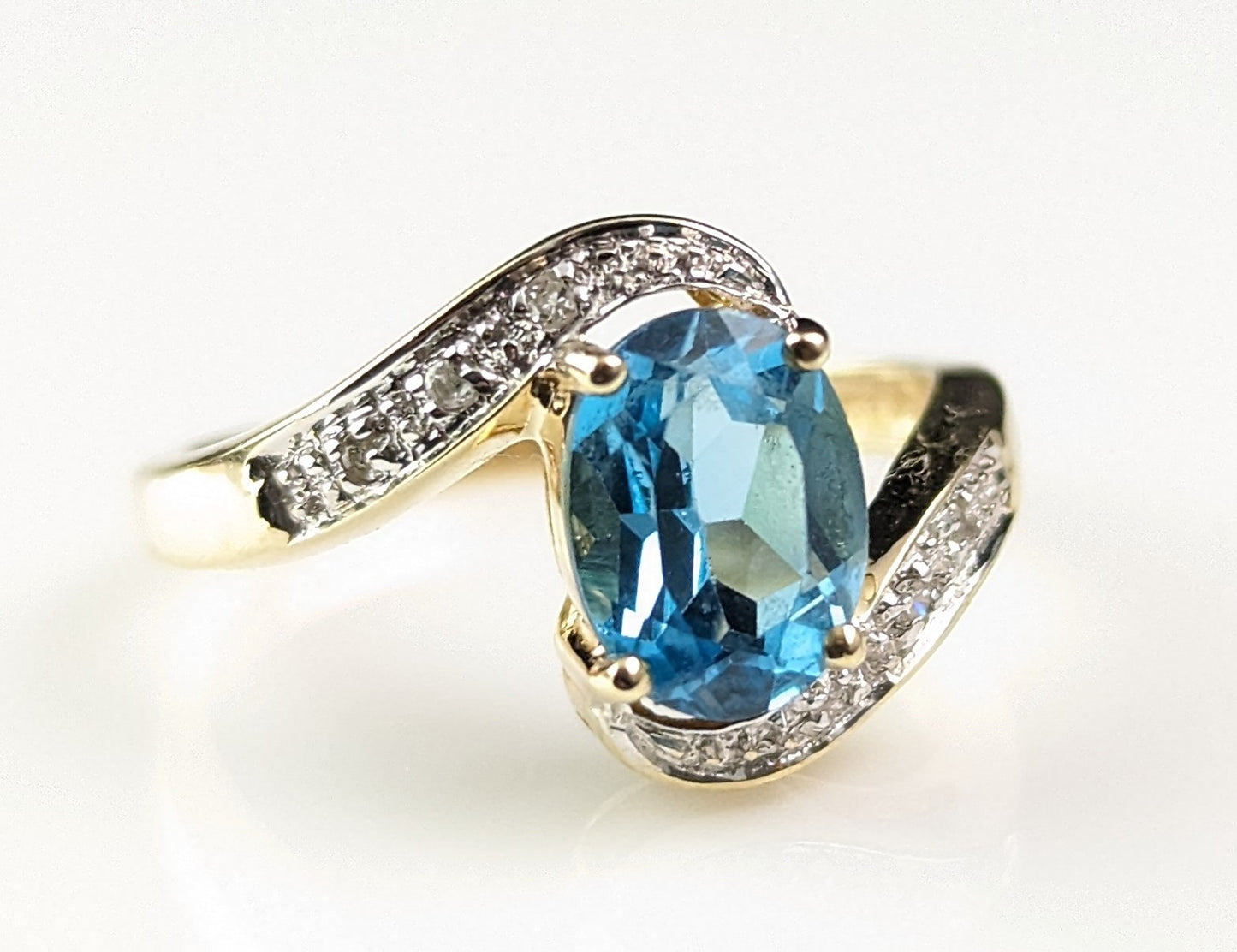 Vintage Blue Topaz and Diamond crossover ring, 9ct gold