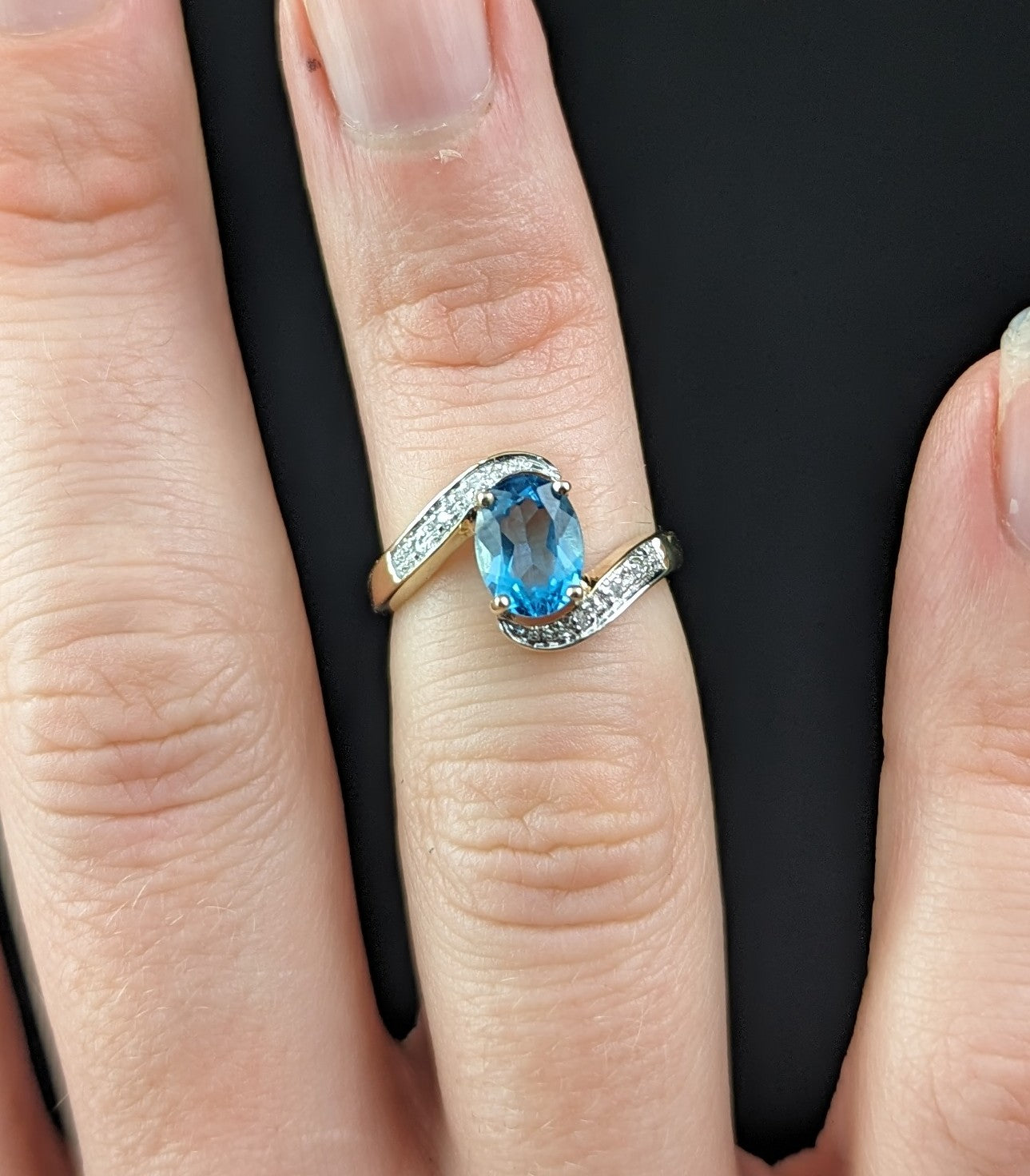 Vintage Blue Topaz and Diamond crossover ring, 9ct gold