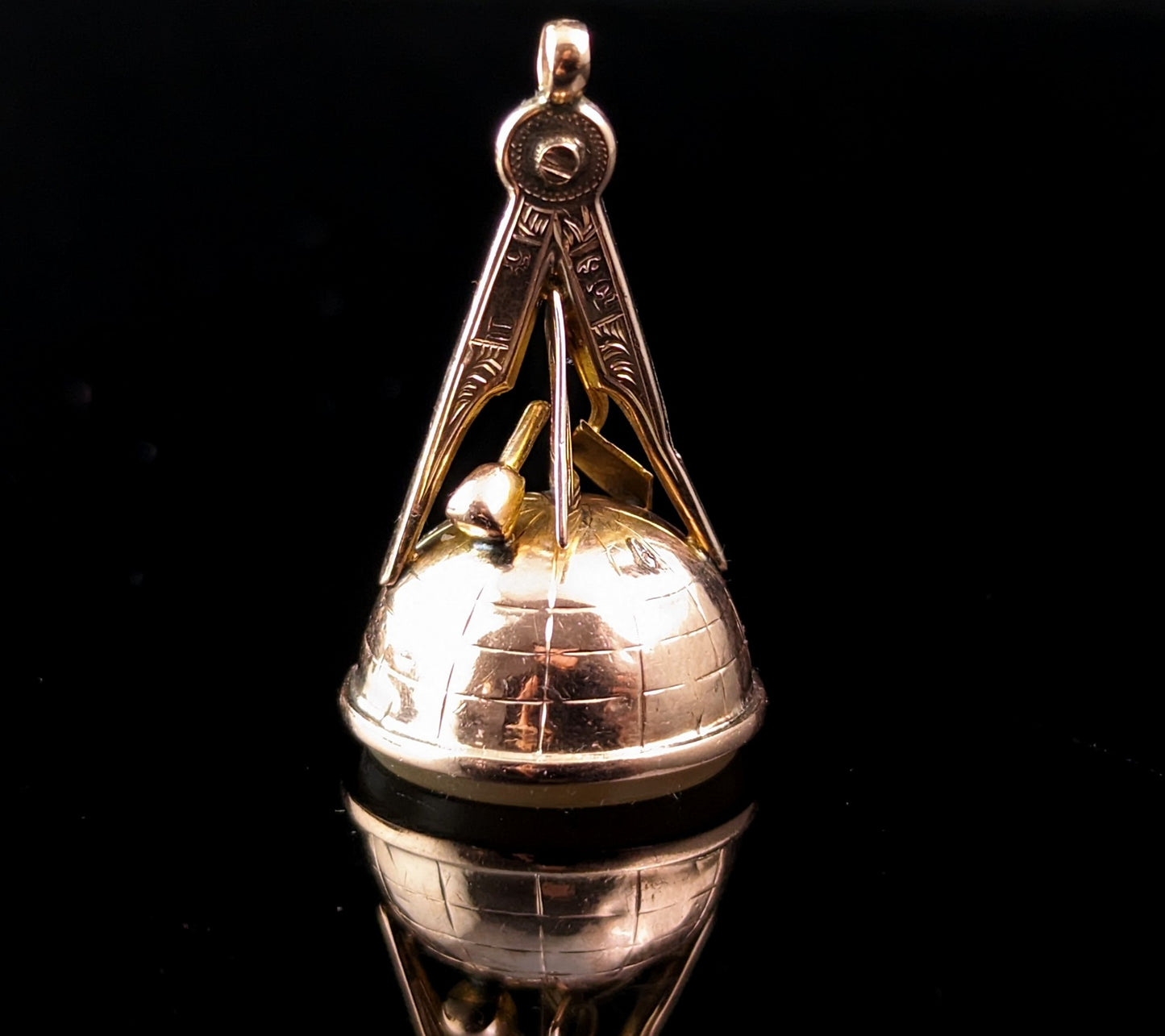 Antique Masonic seal fob pendant, 9ct gold, chalcedony