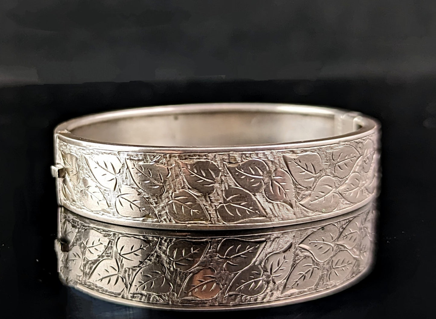 Antique sterling silver Bangle, leaf engraved, Art Deco