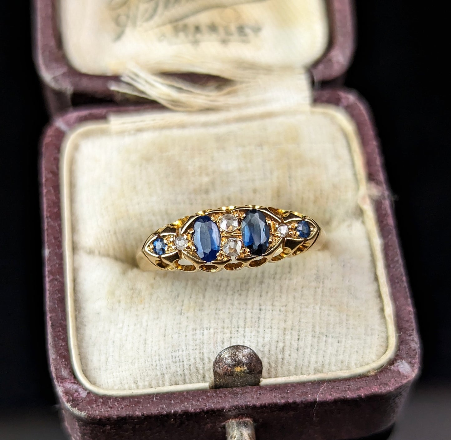 Antique Sapphire and Diamond ring, 18ct gold, Boxed