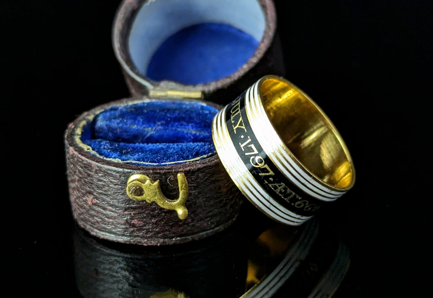 Antique Georgian mourning band ring, 22ct gold, Black and White Enamel, 18th century