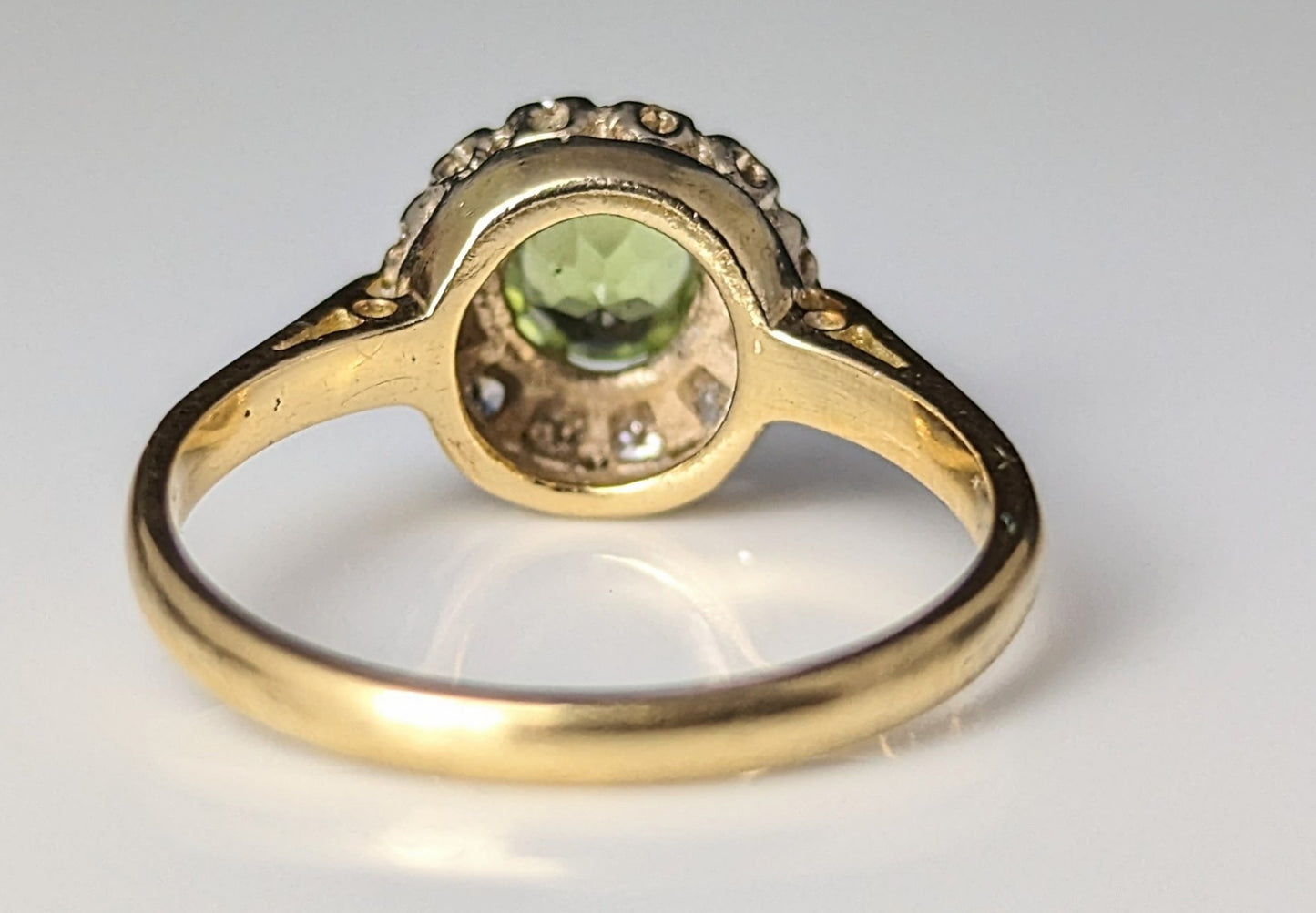 Vintage 18ct gold Peridot and Diamond cluster ring