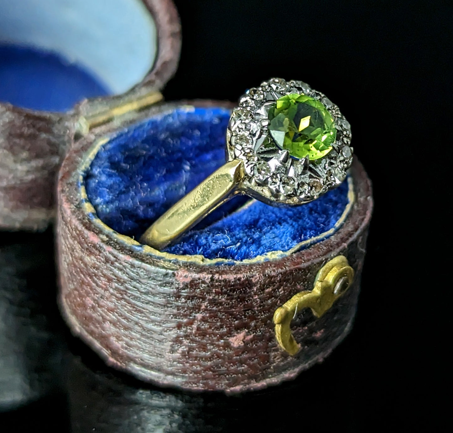 Vintage 18ct gold Peridot and Diamond cluster ring