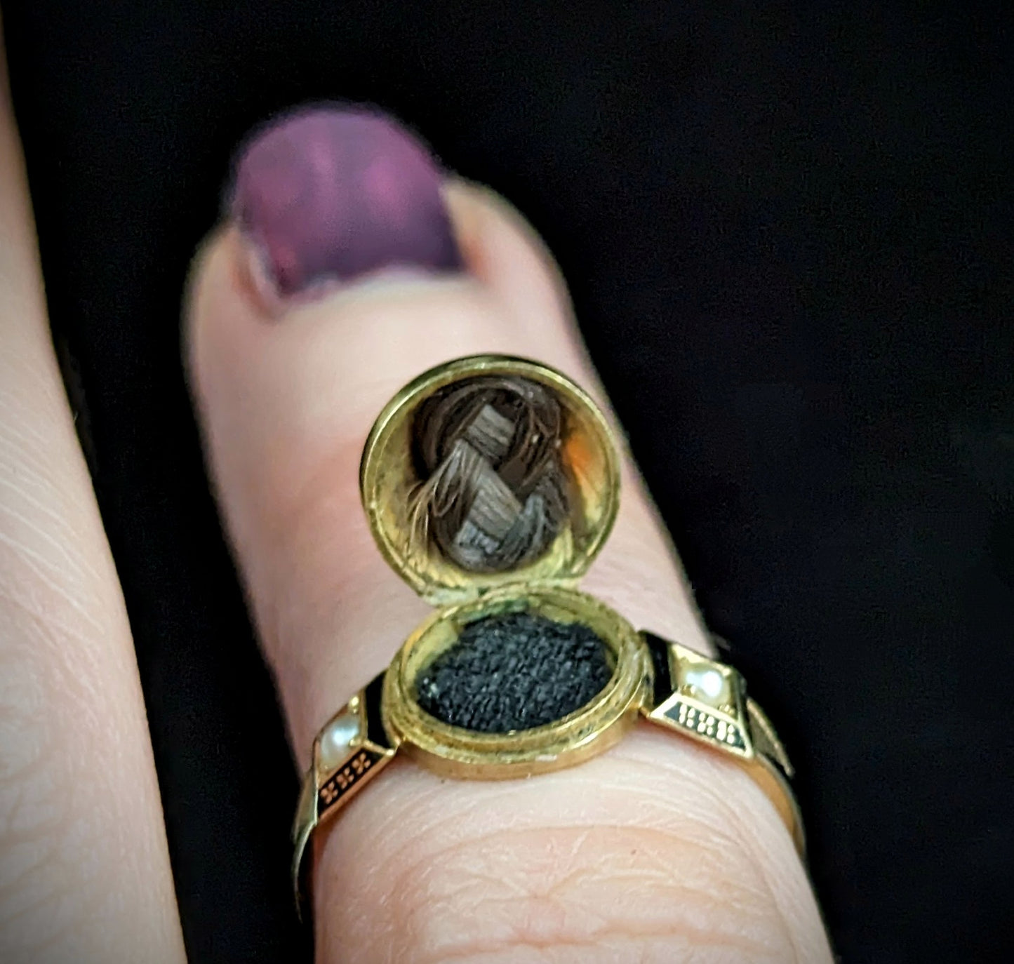 Antique 18ct gold Mourning locket ring, Black enamel, Diamond and Pearl