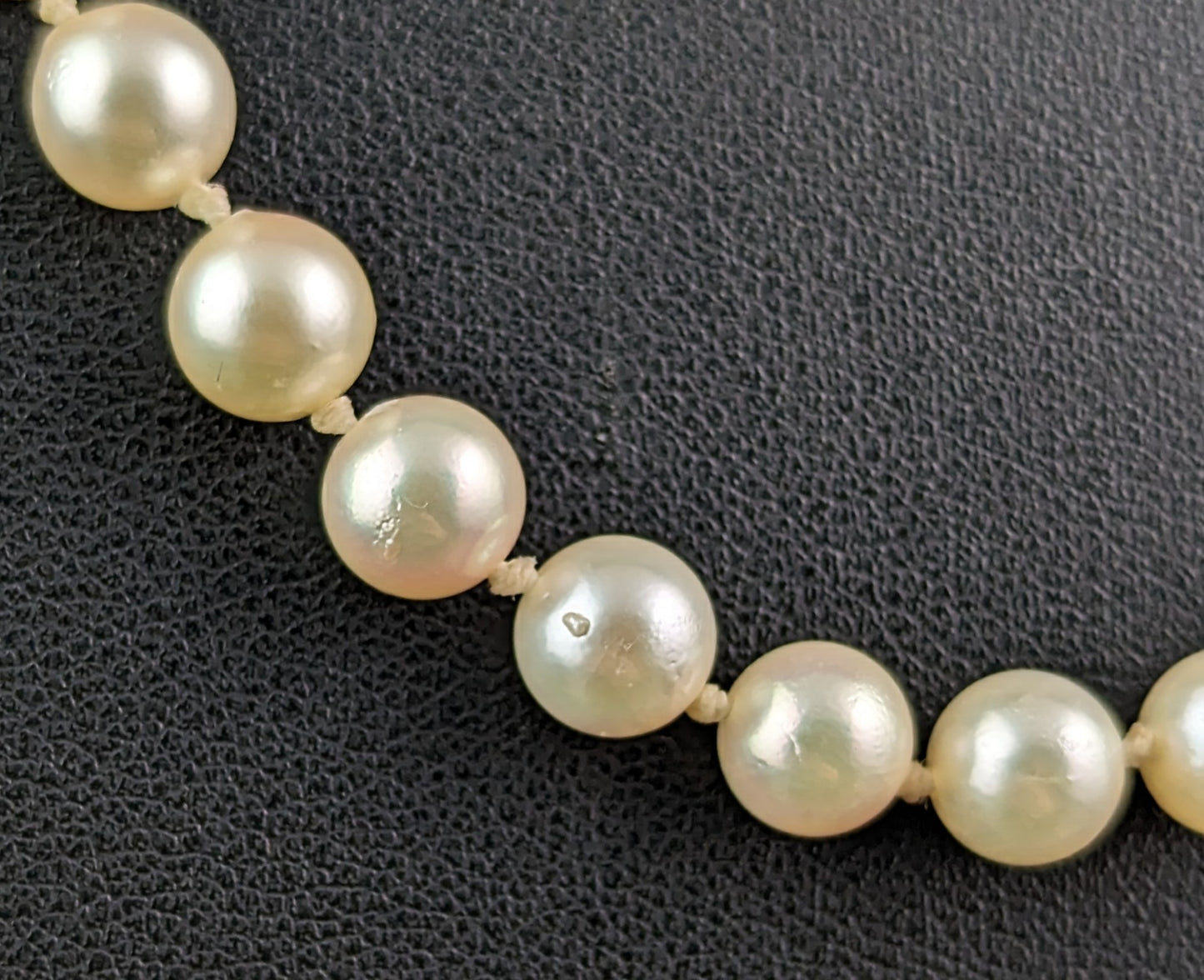 Vintage Cultured Pearl necklace, 9k yellow gold clasp