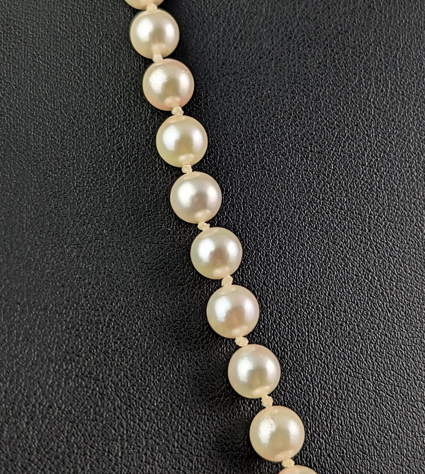 Vintage Cultured Pearl necklace, 9k yellow gold clasp