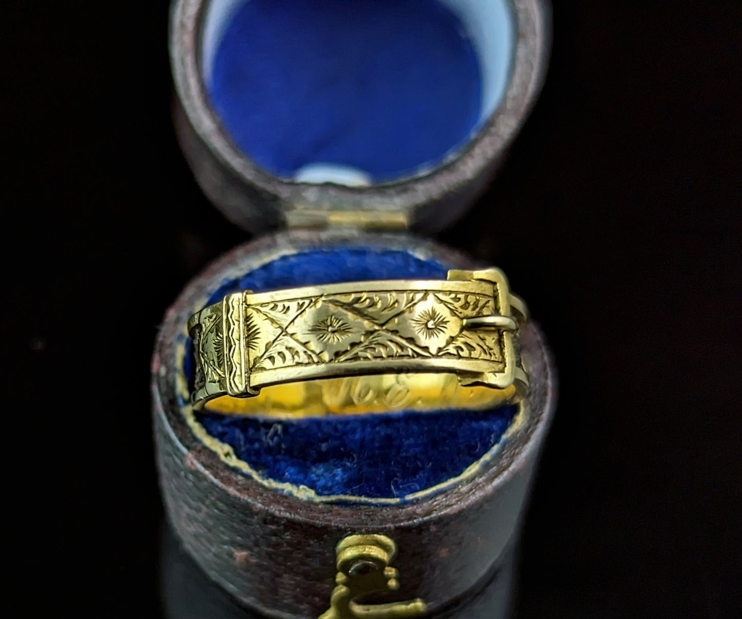 Antique Victorian Mourning ring, 18ct gold and hairwork, Buckle design