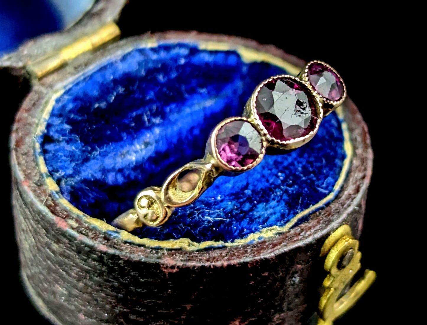Antique Rhodolite Garnet three stone ring, 9ct rose gold