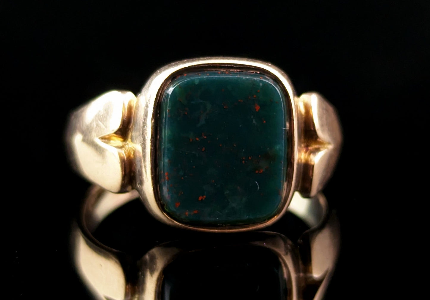 Antique Bloodstone signet ring, 9ct gold, Victorian, boxed