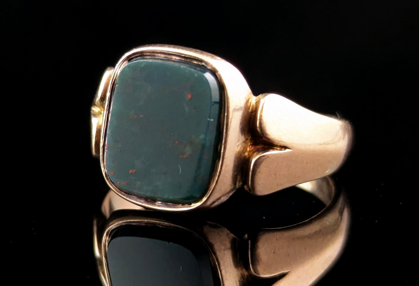 Antique Bloodstone signet ring, 9ct gold, Victorian, boxed