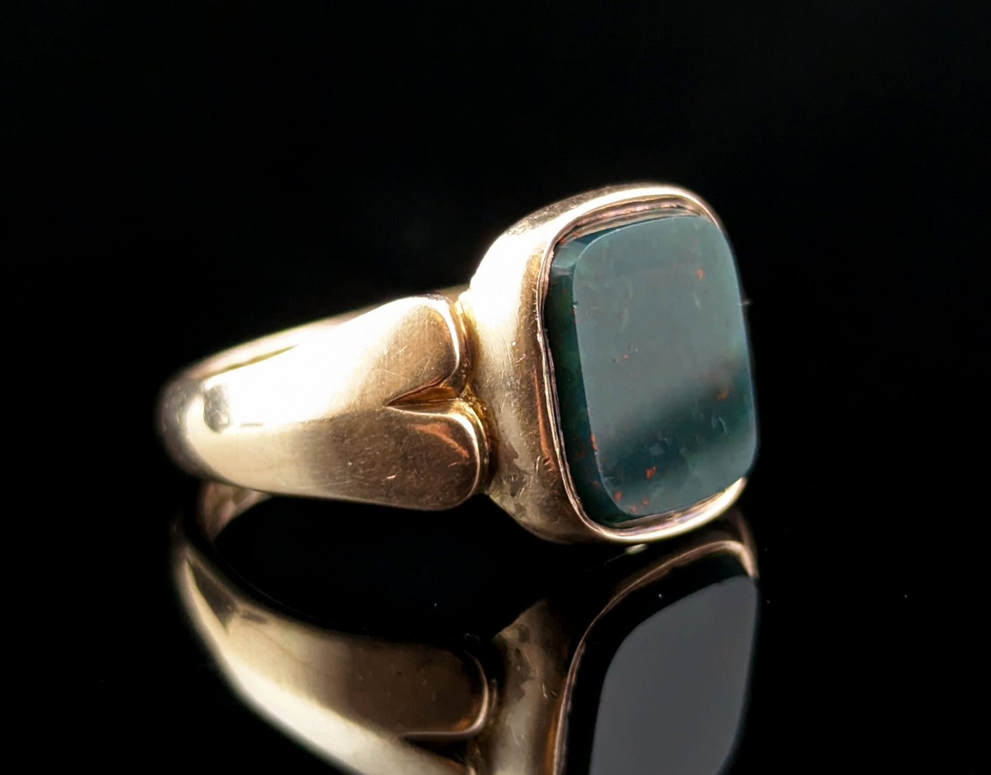 Antique Bloodstone signet ring, 9ct gold, Victorian, boxed