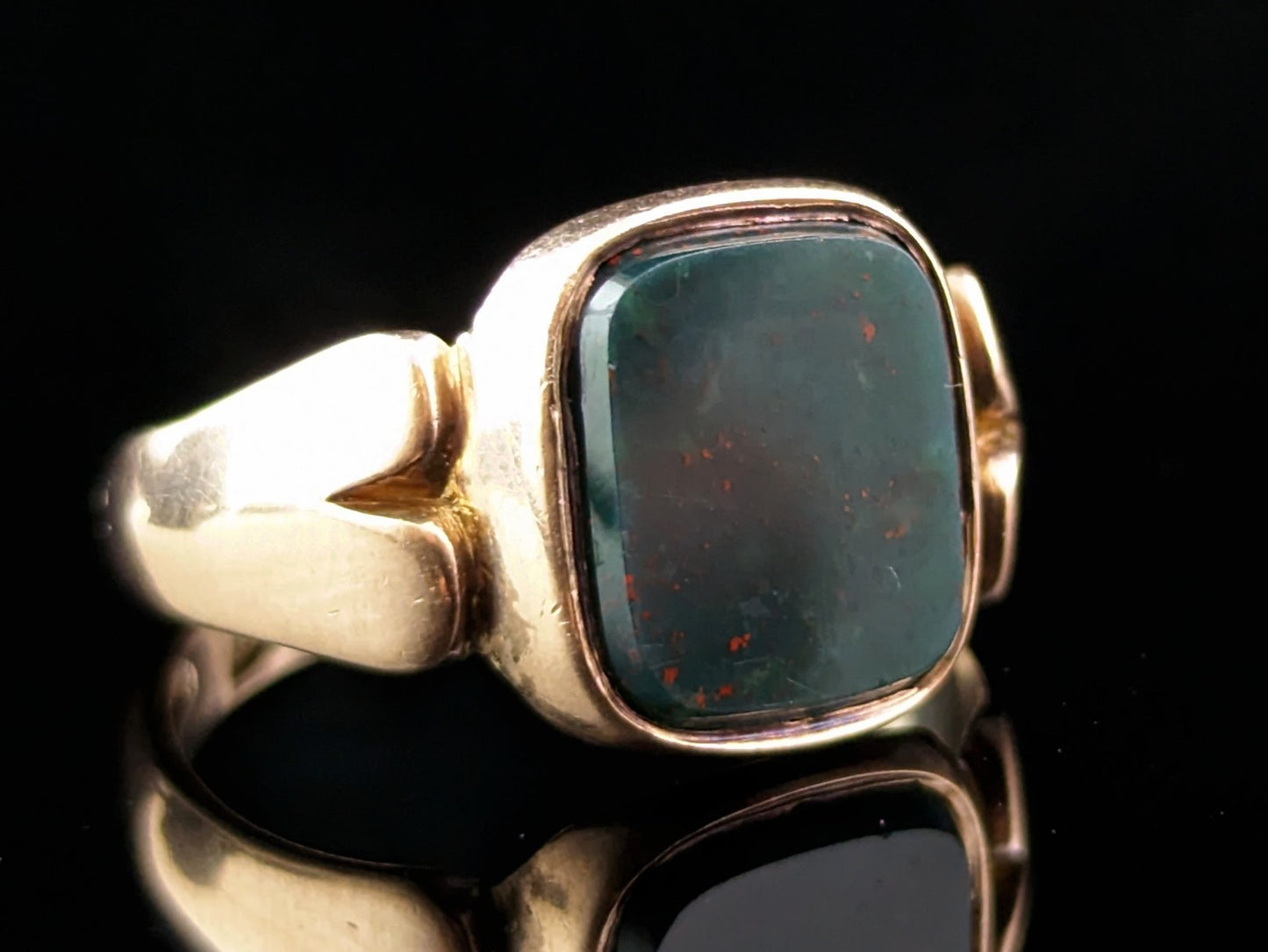 Antique Bloodstone signet ring, 9ct gold, Victorian, boxed