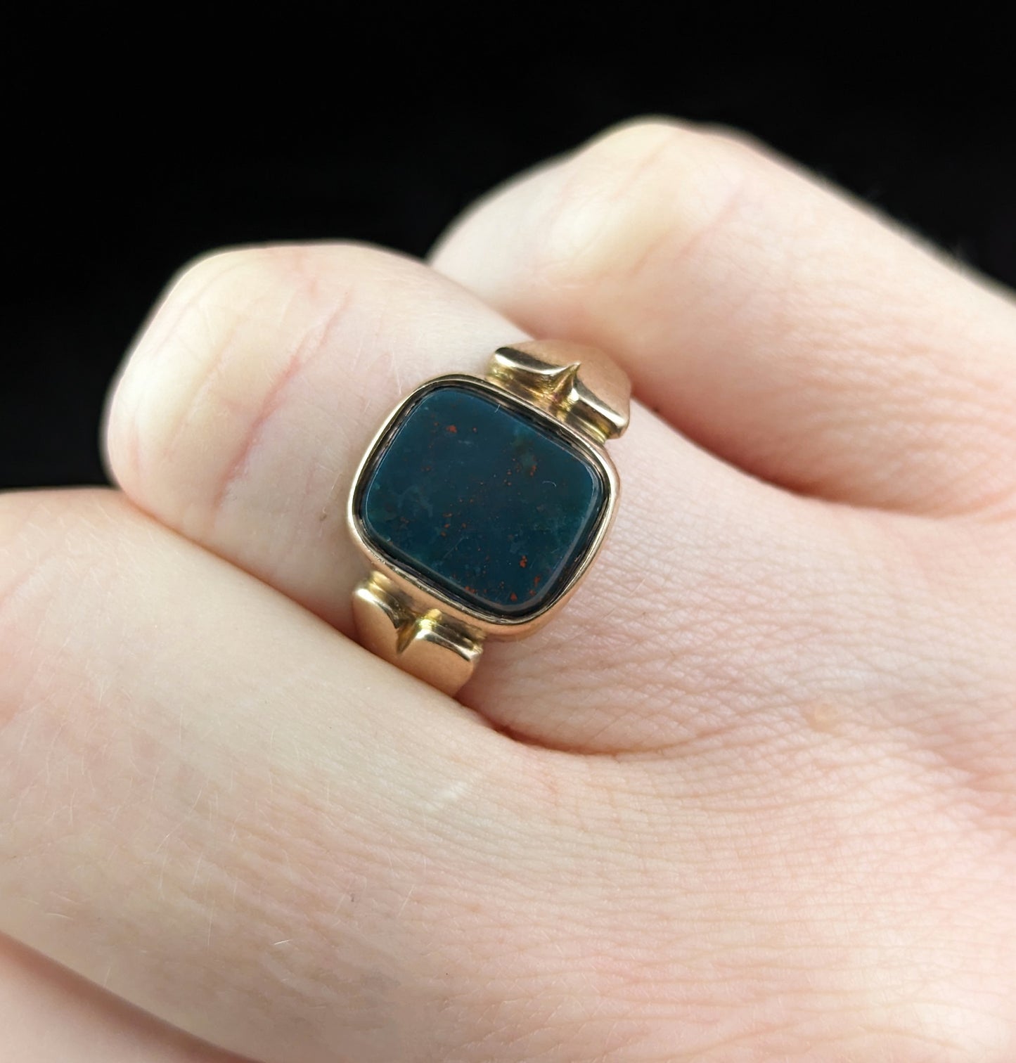 Antique Bloodstone signet ring, 9ct gold, Victorian, boxed