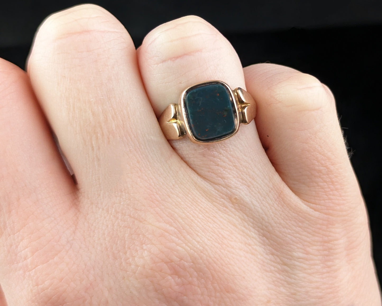 Antique Bloodstone signet ring, 9ct gold, Victorian, boxed