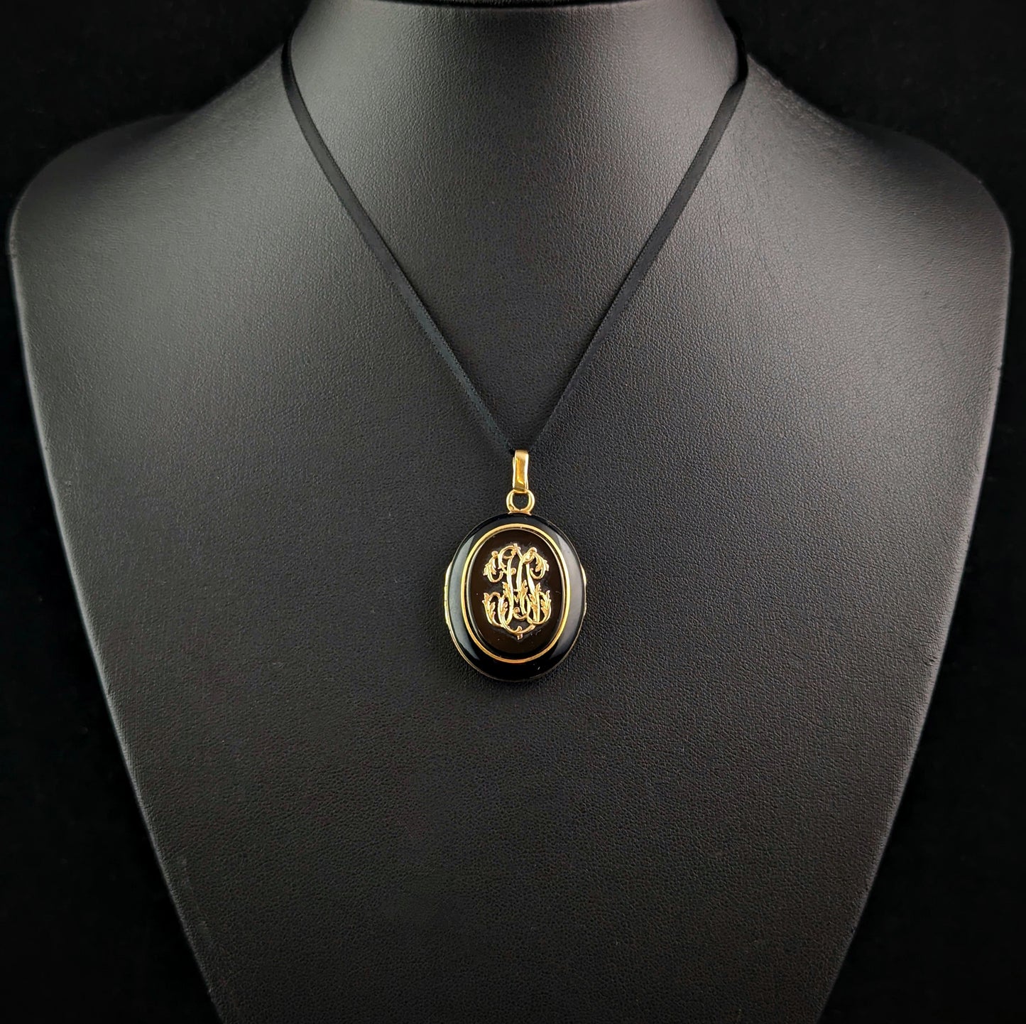 Antique French Mourning locket, Black onyx and 18ct gold, Remember