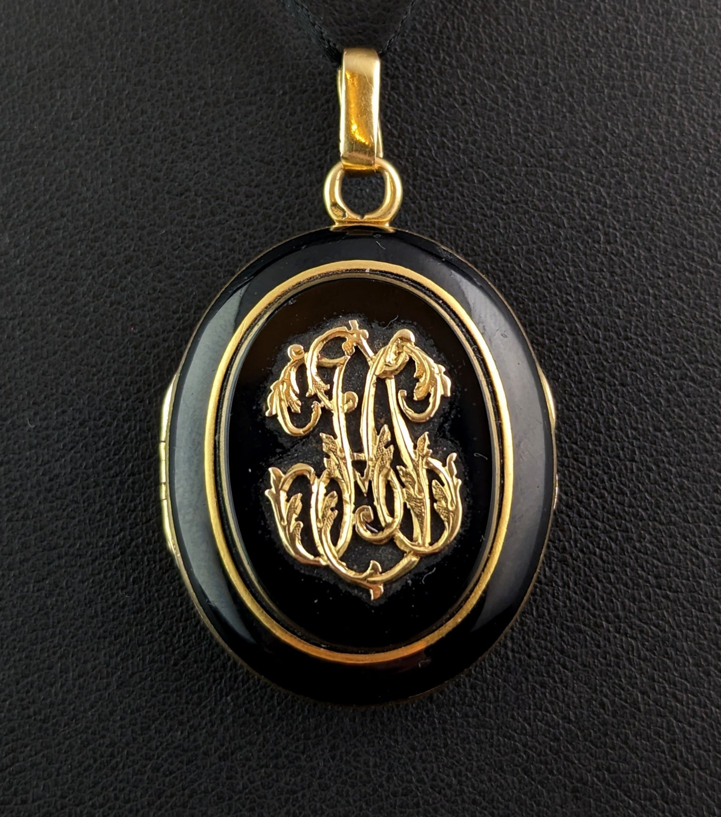 Antique French Mourning locket, Black onyx and 18ct gold, Remember