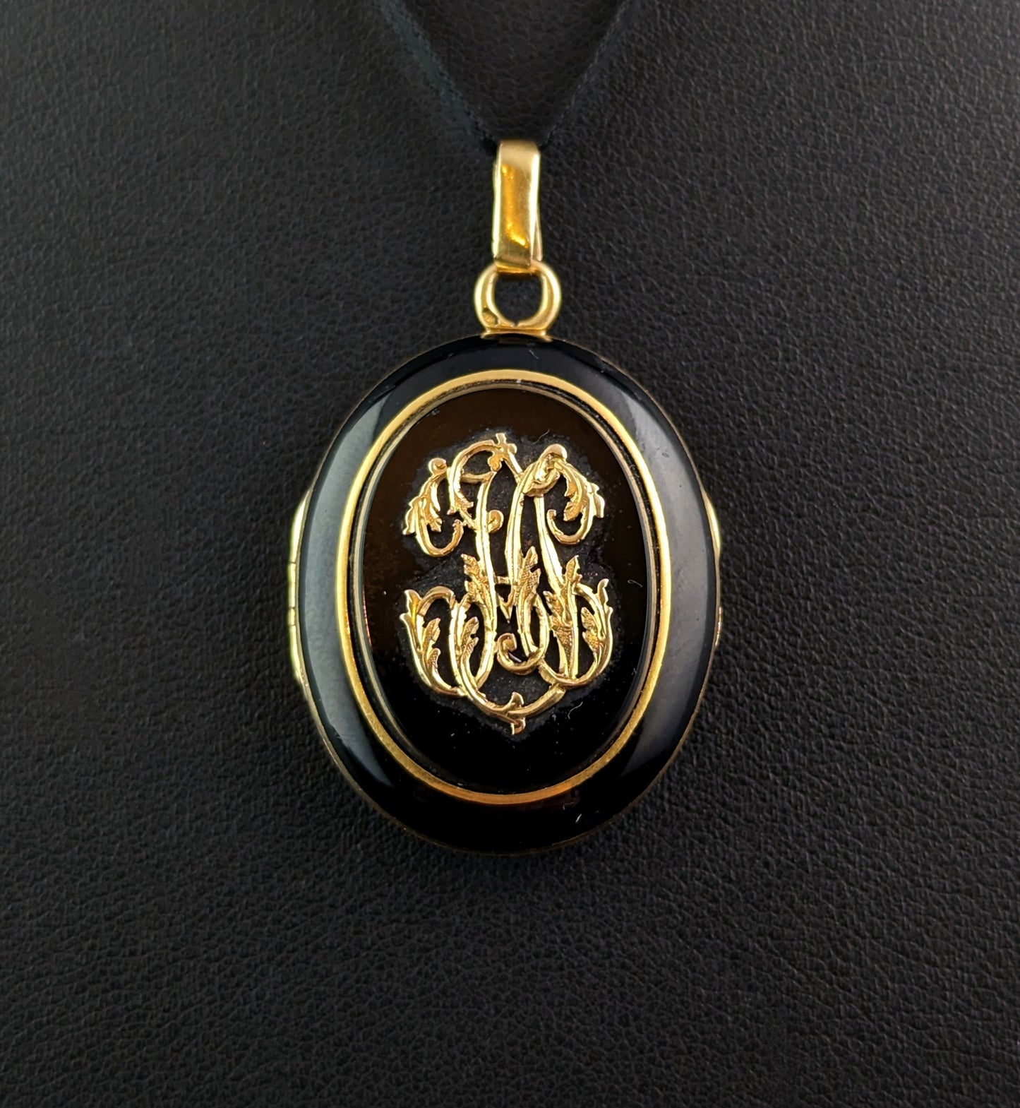 Antique French Mourning locket, Black onyx and 18ct gold, Remember