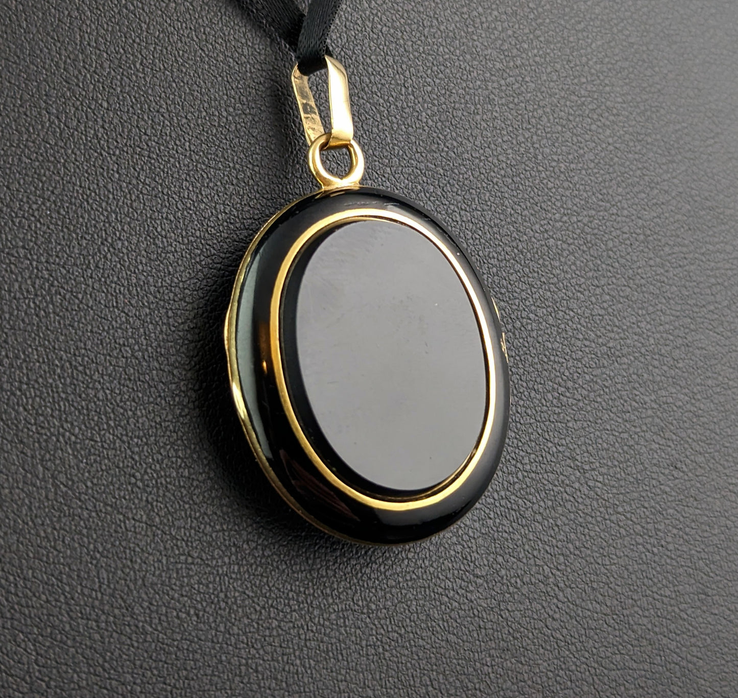 Antique French Mourning locket, Black onyx and 18ct gold, Remember