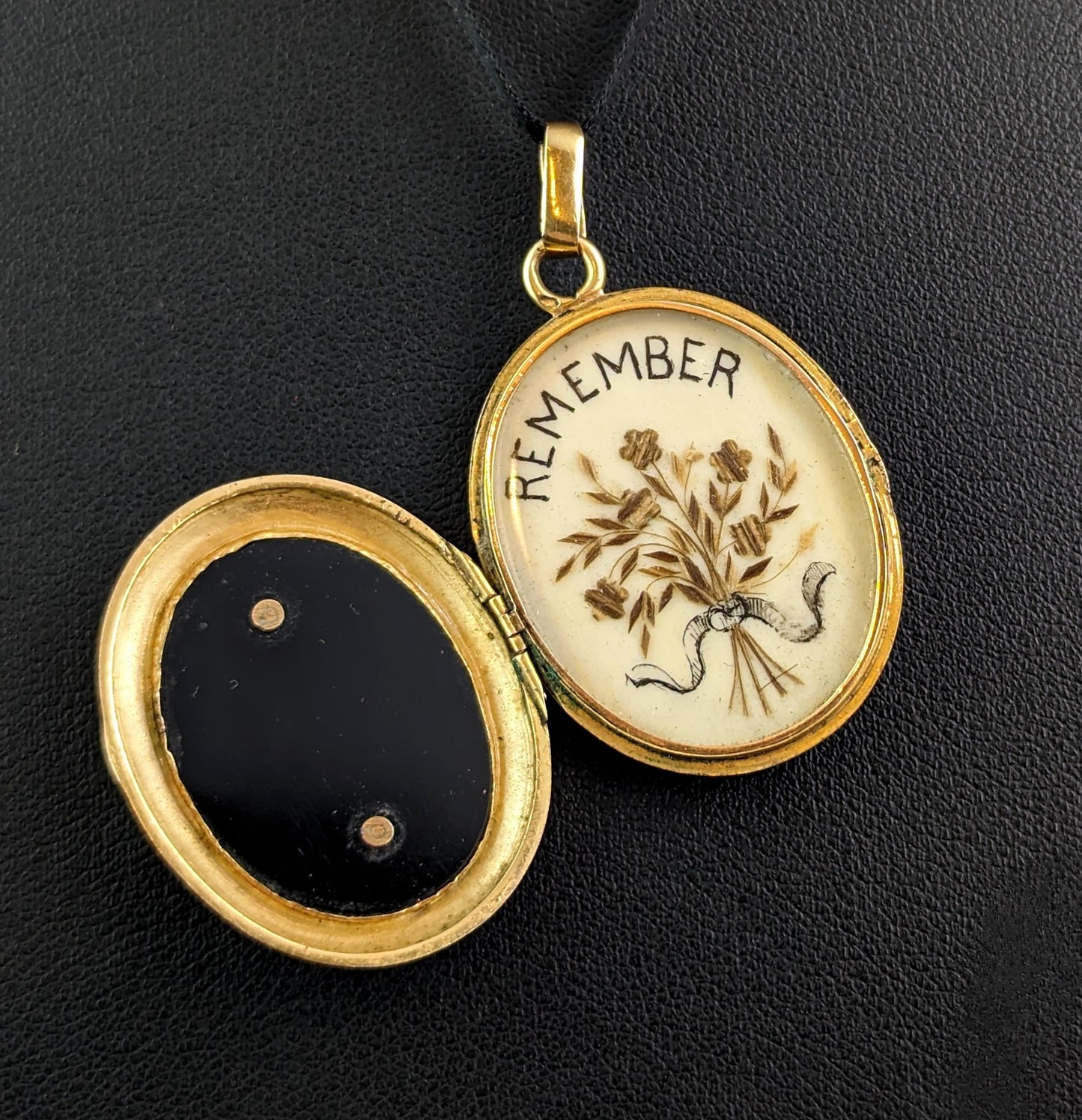 Antique French Mourning locket, Black onyx and 18ct gold, Remember