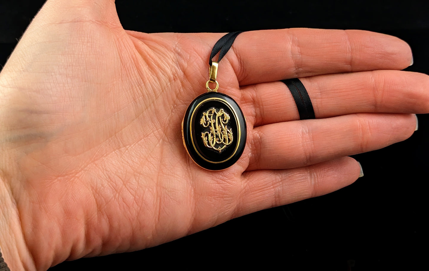 Antique French Mourning locket, Black onyx and 18ct gold, Remember