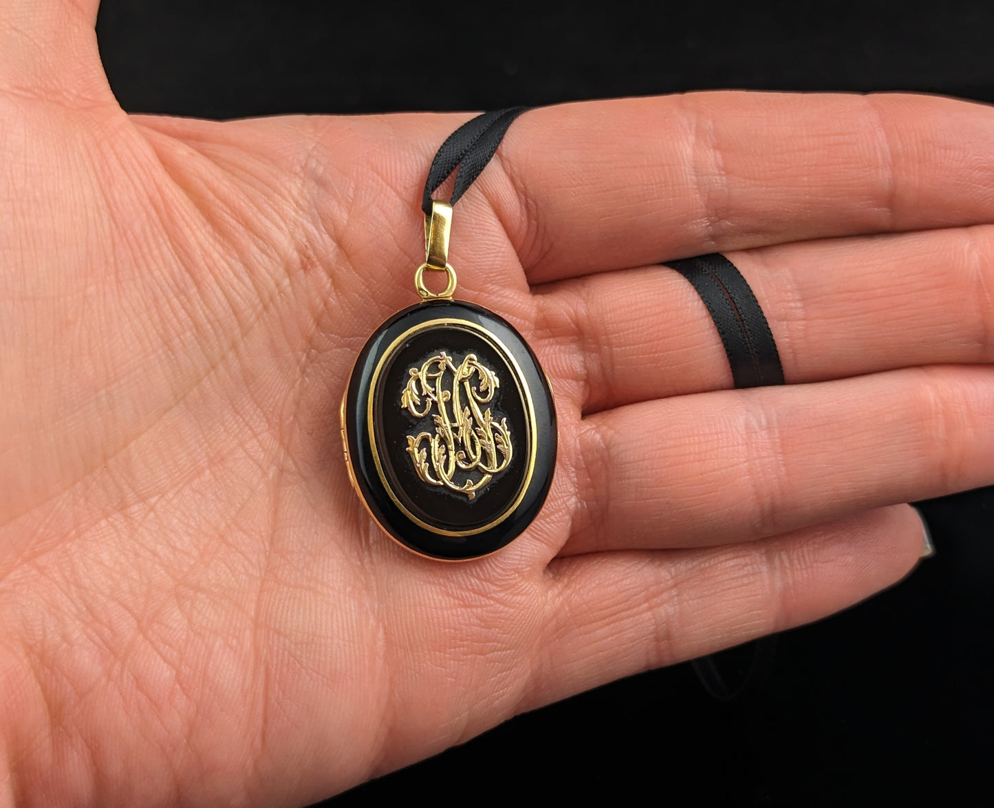 Antique French Mourning locket, Black onyx and 18ct gold, Remember