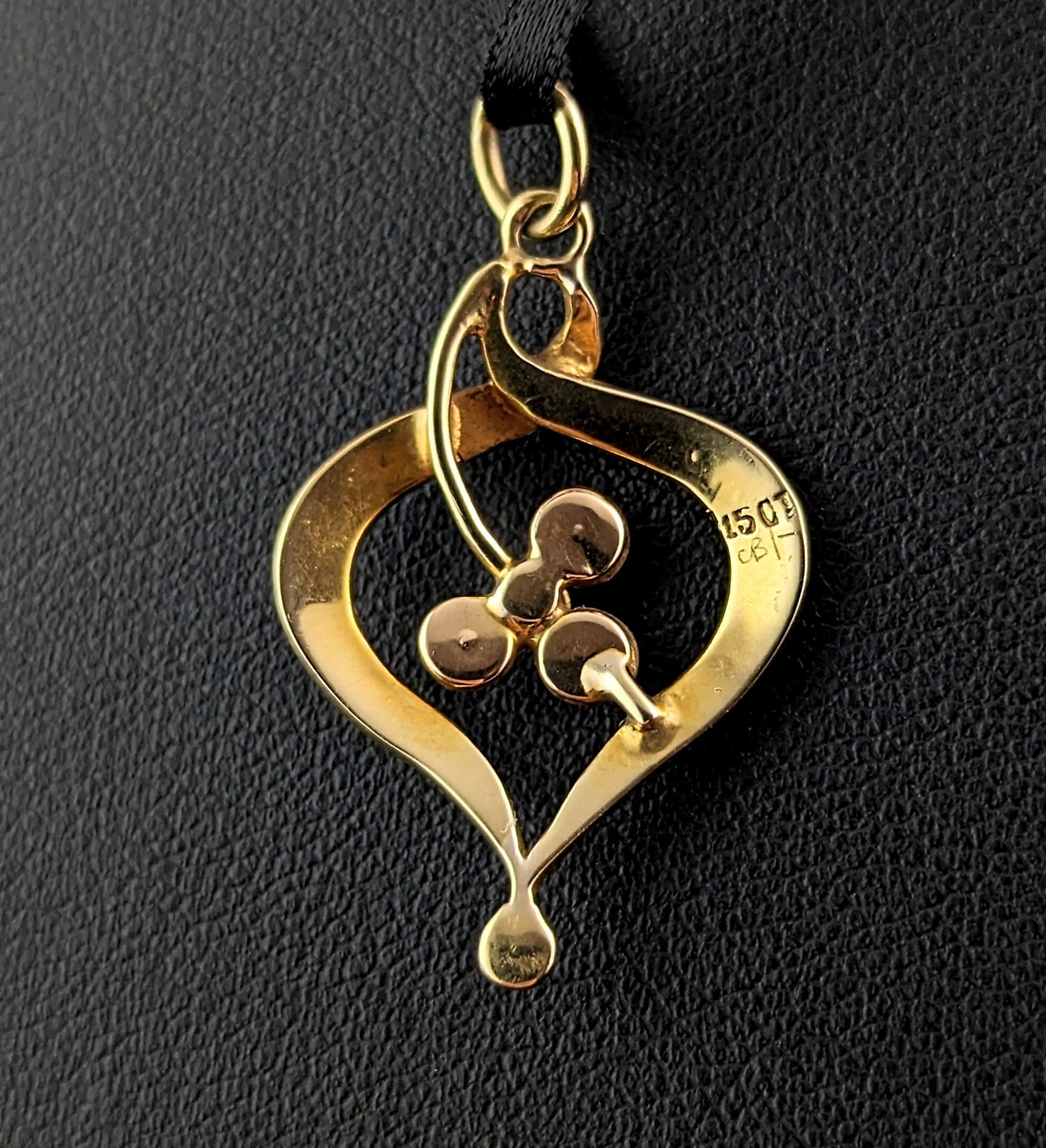 Antique 15ct gold Turquoise and Pearl shamrock pendant