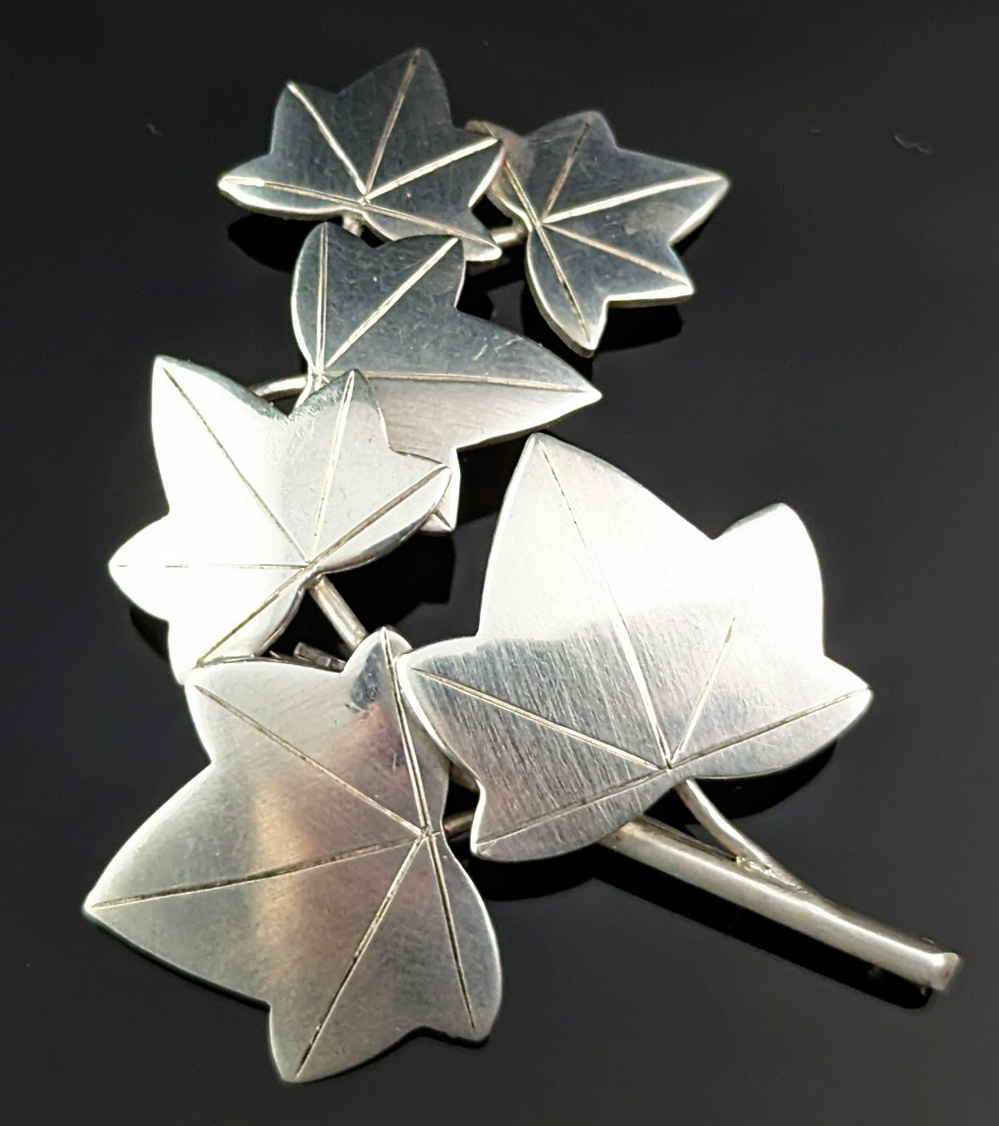 Vintage sterling silver Ivy leaf brooch, Articulated, Geoffrey Bellamy for George Tarratt