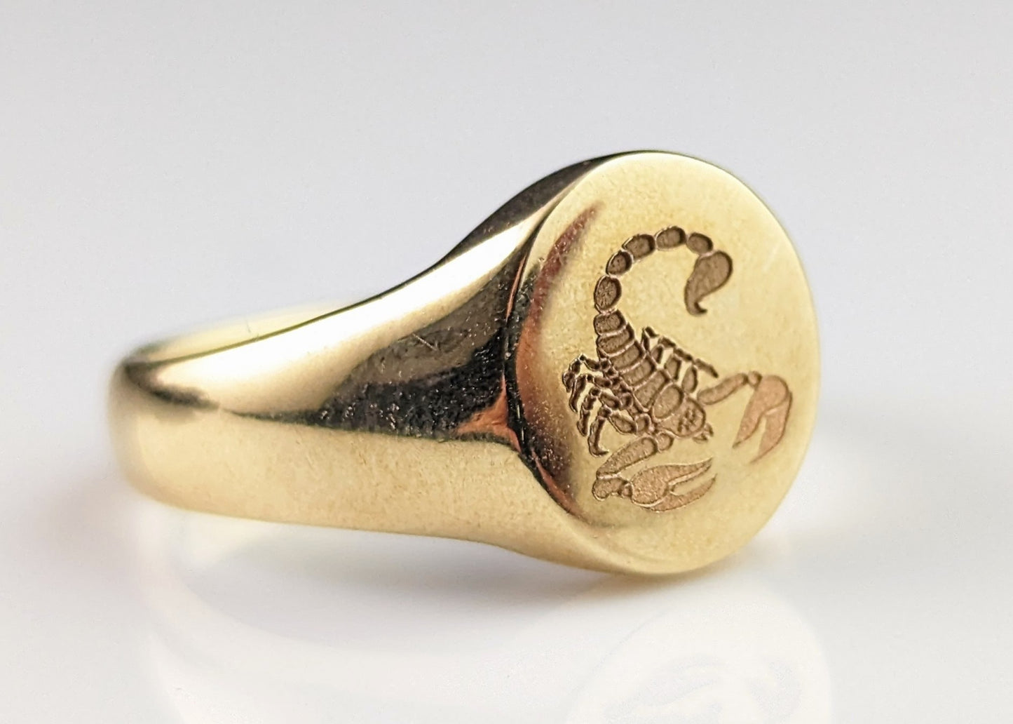 Vintage 9ct gold signet ring, Scorpion, heavy