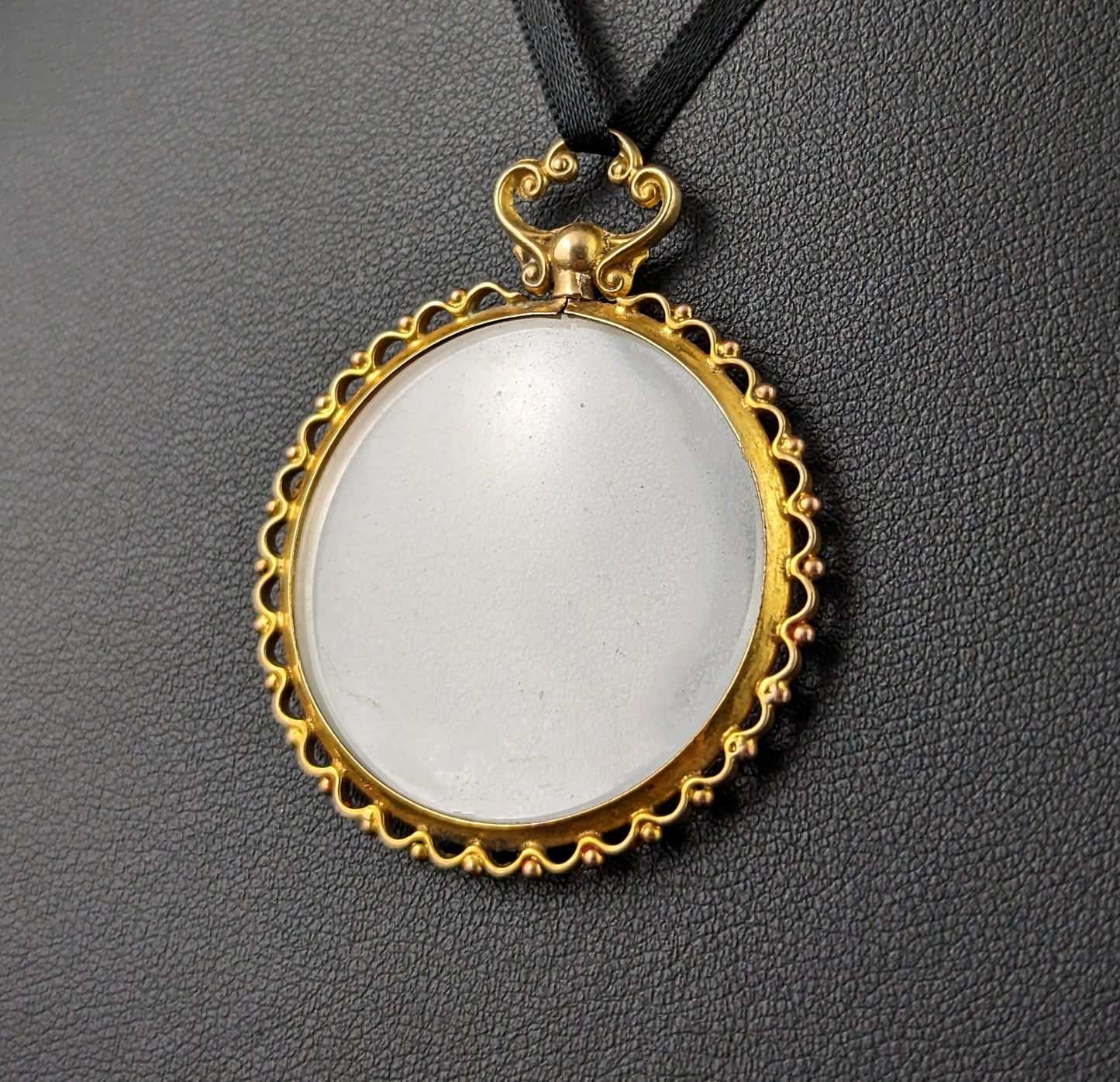 Antique 9ct gold locket pendant, Double sided, Glasgow
