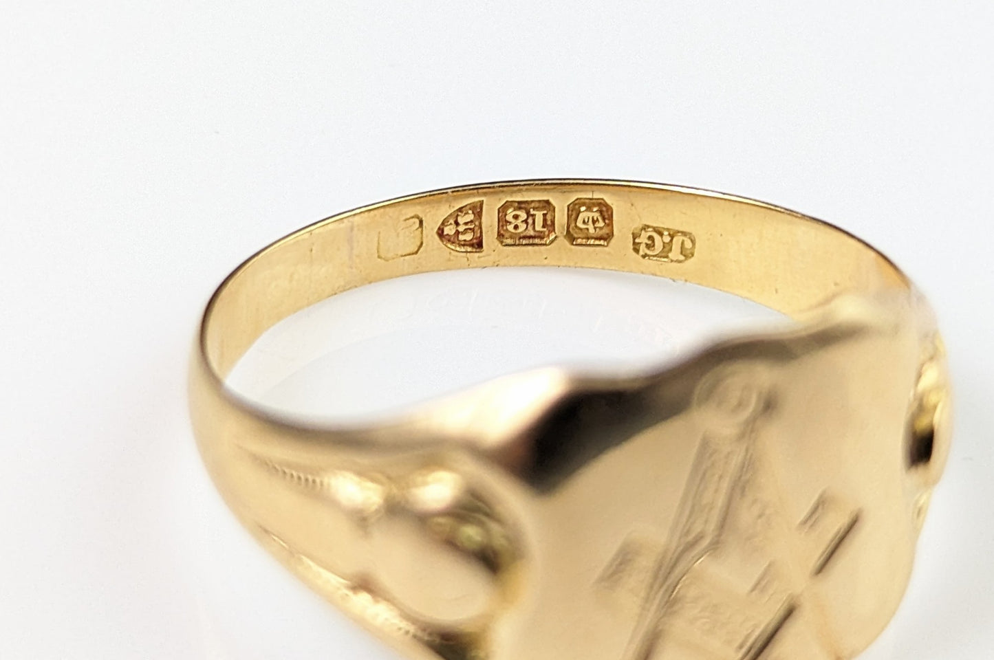 Antique 18ct gold signet ring, Masonic, shield shaped