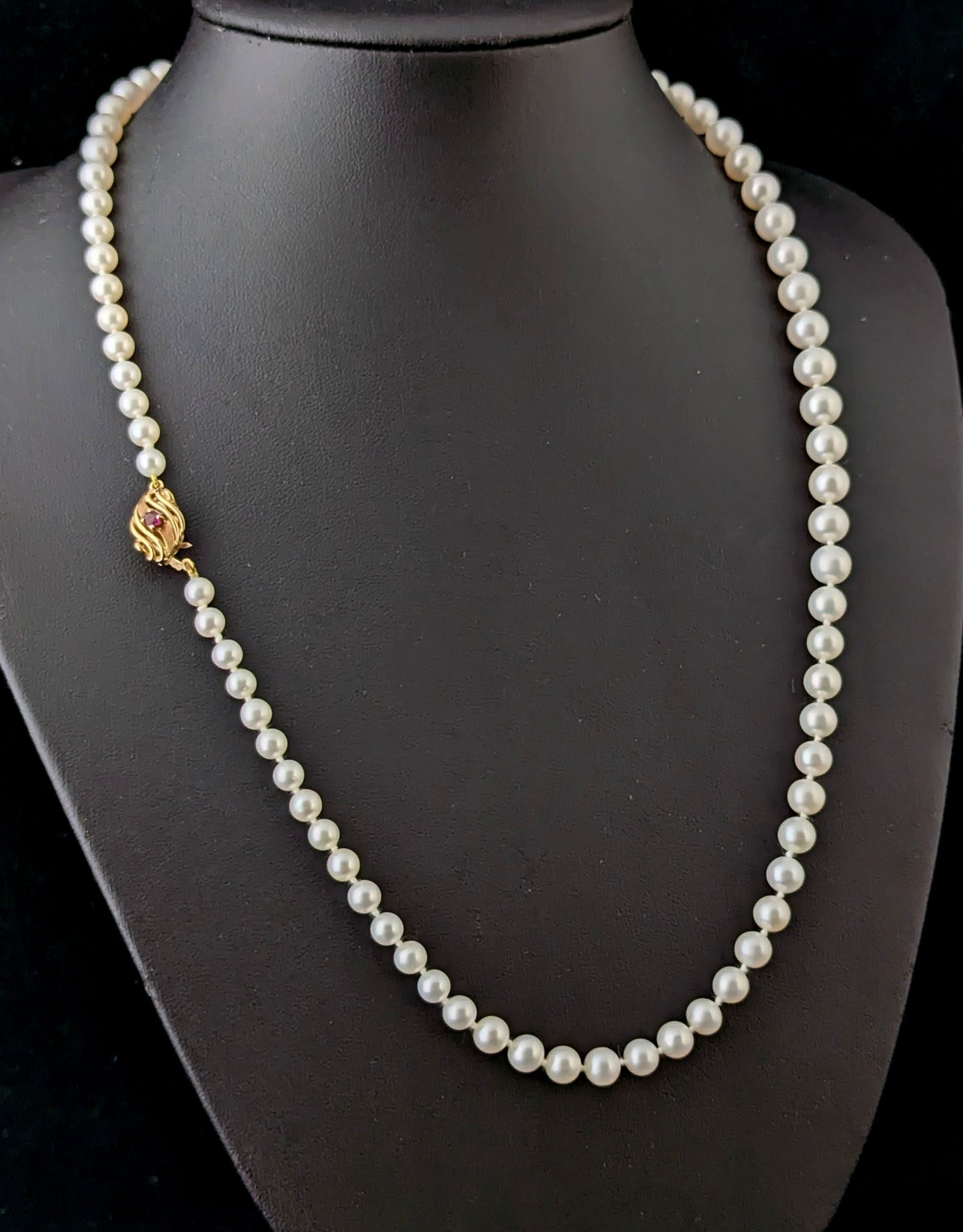 Vintage Cultured Pearl necklace, 9ct gold and Ruby clasp