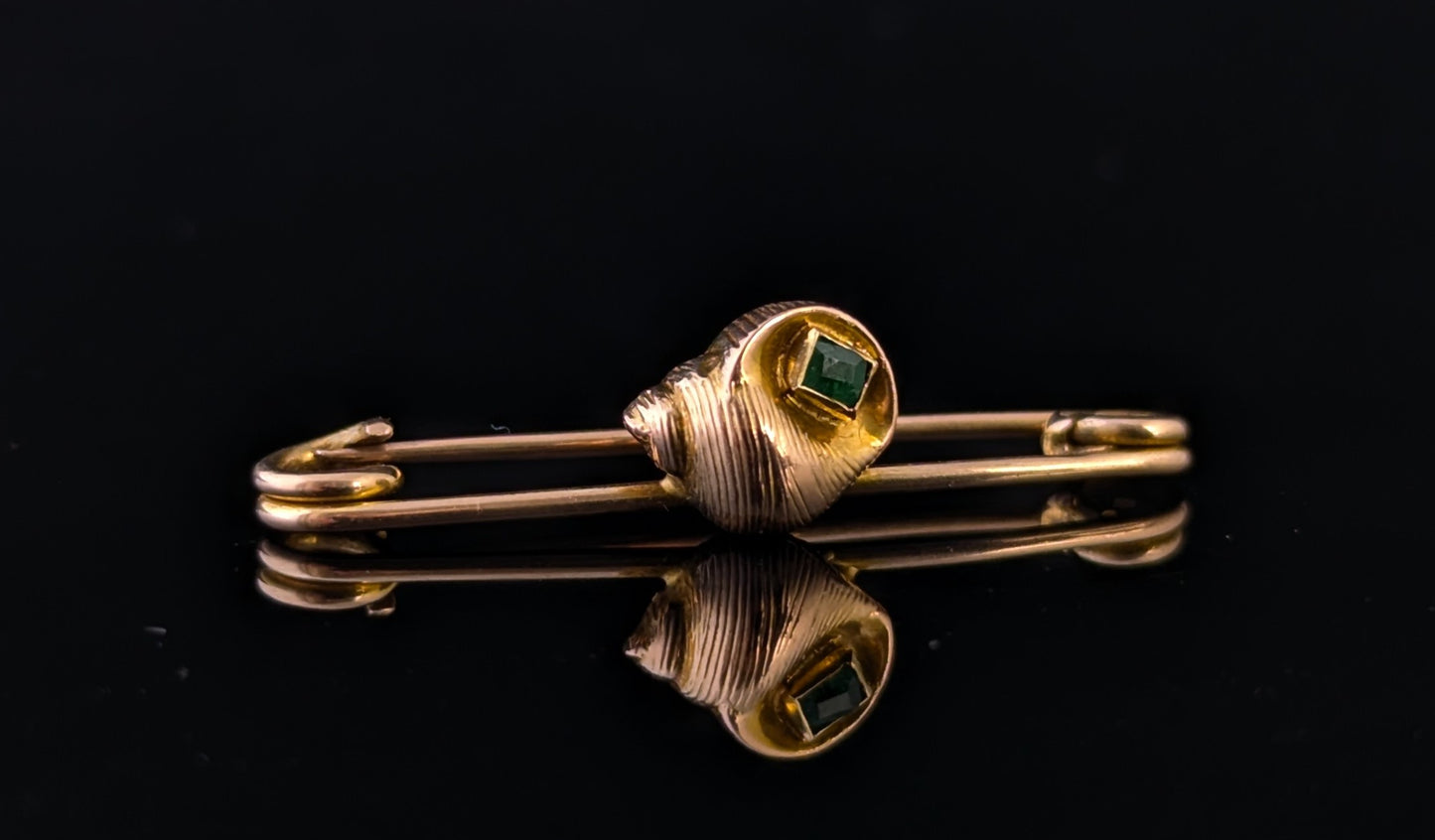 Antique Emerald seashell brooch, 9ct yellow gold
