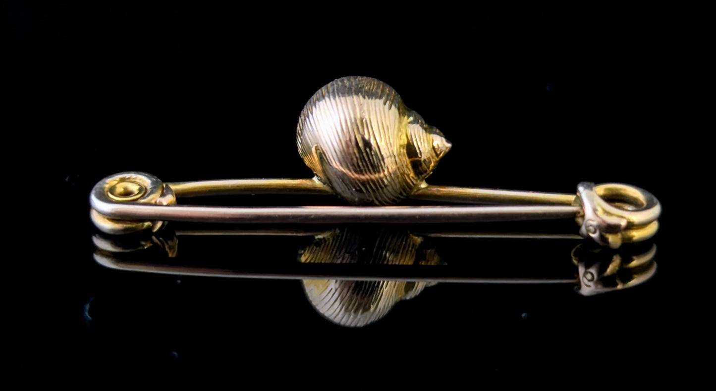 Antique Emerald seashell brooch, 9ct yellow gold