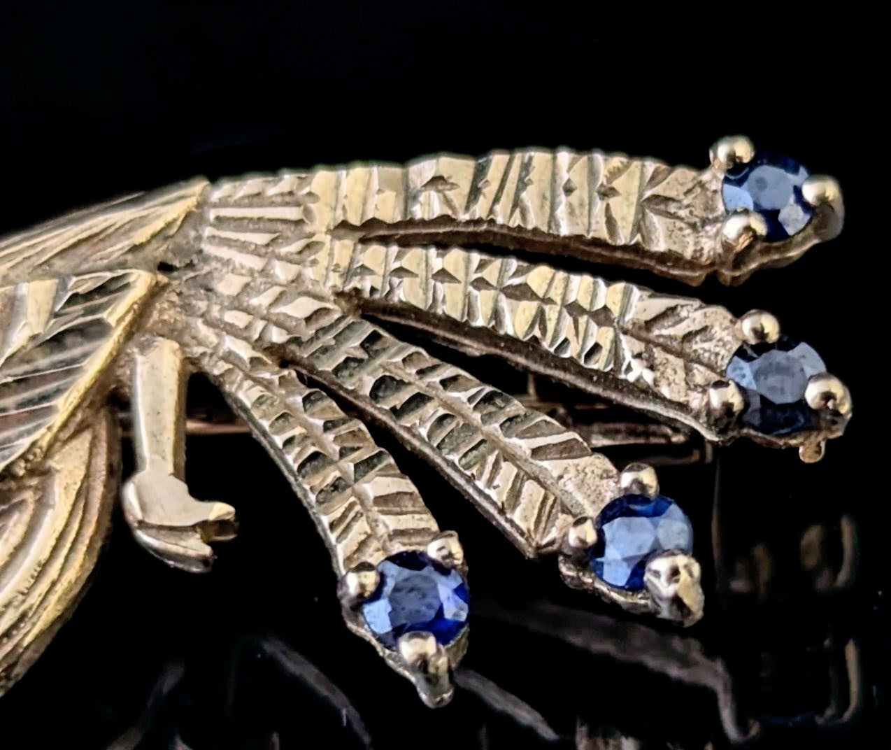 Vintage 9ct gold Sapphire bird brooch, Hummingbird
