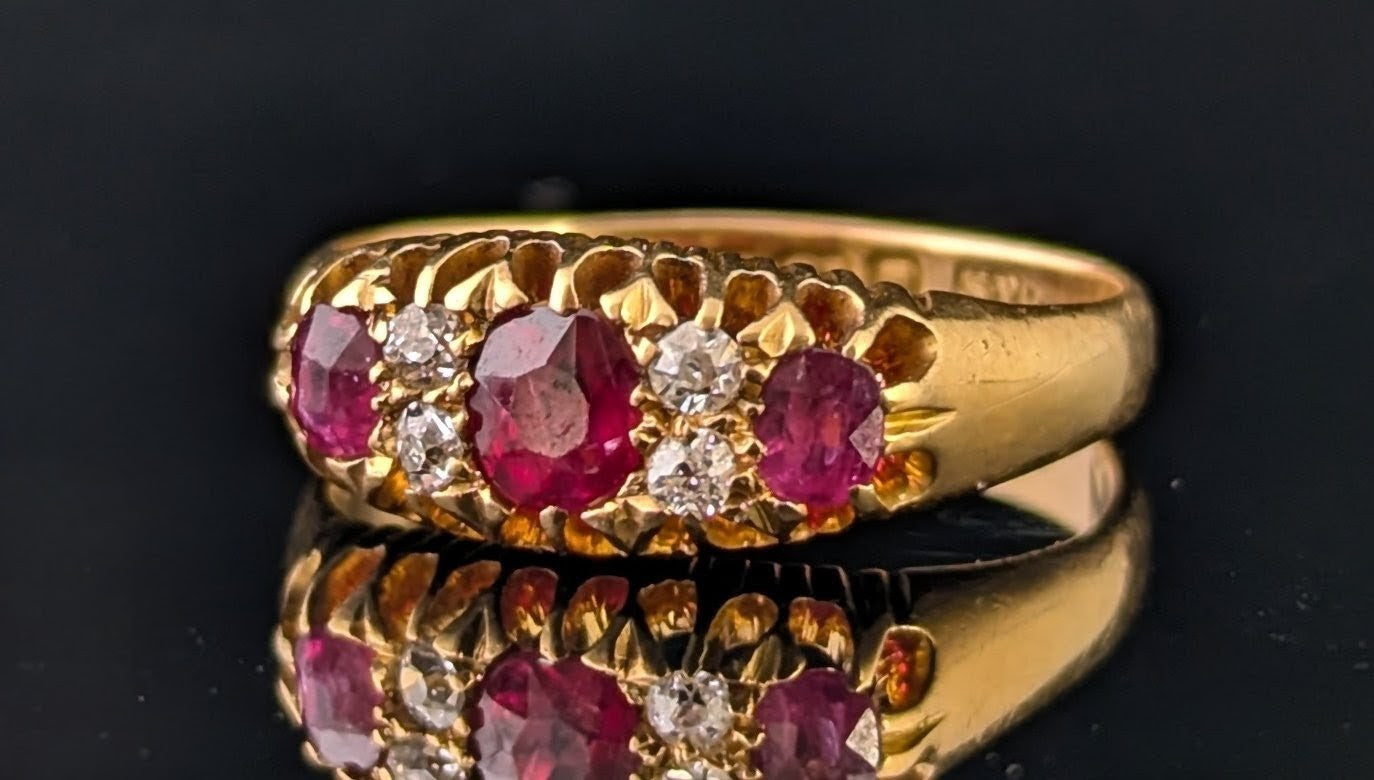 Antique Ruby and Diamond ring, 18ct yellow gold