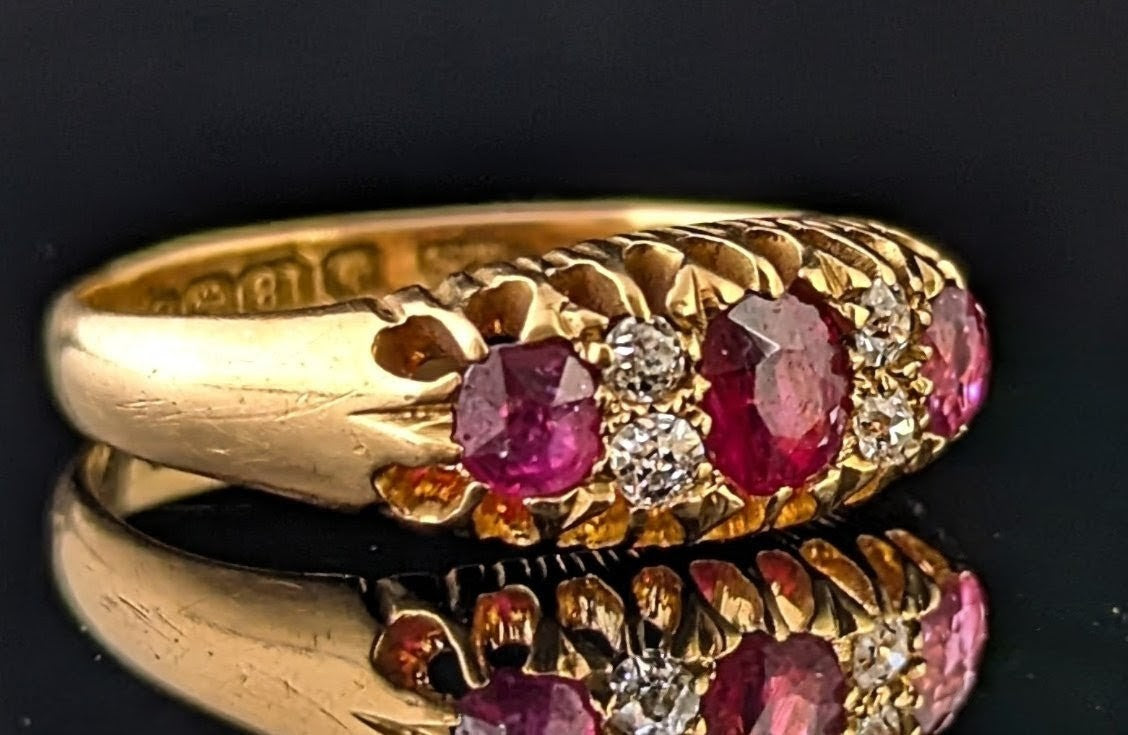 Antique Ruby and Diamond ring, 18ct yellow gold