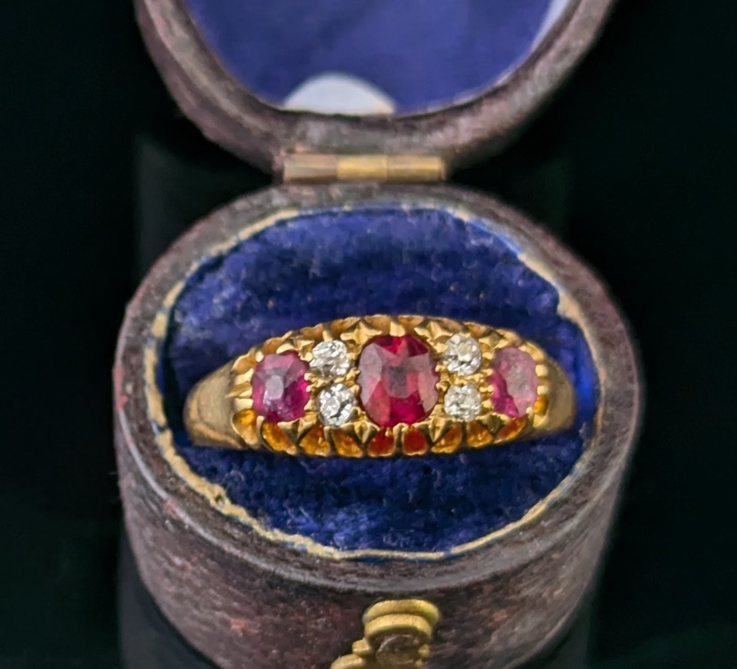 Antique Ruby and Diamond ring, 18ct yellow gold