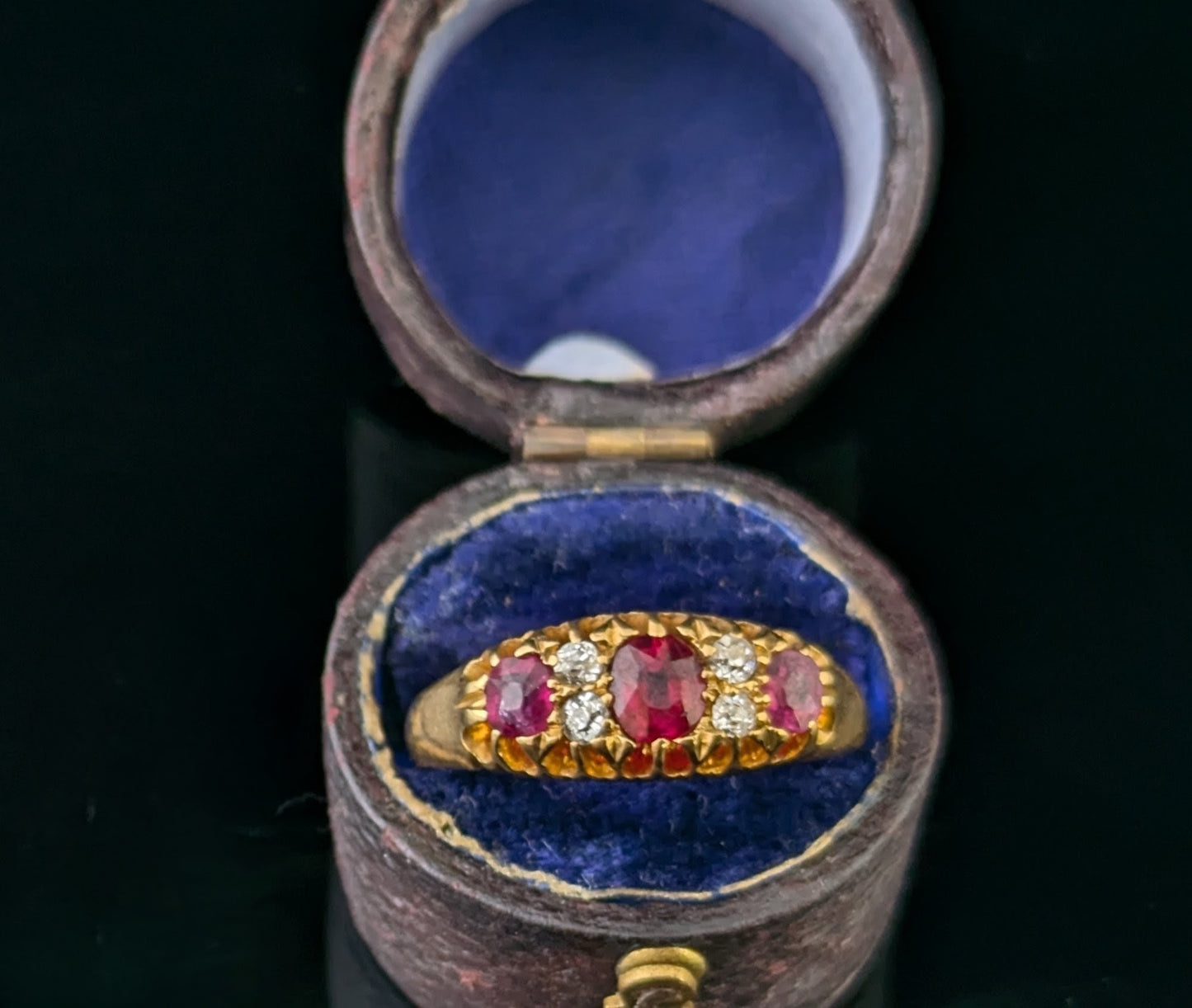 Antique Ruby and Diamond ring, 18ct yellow gold