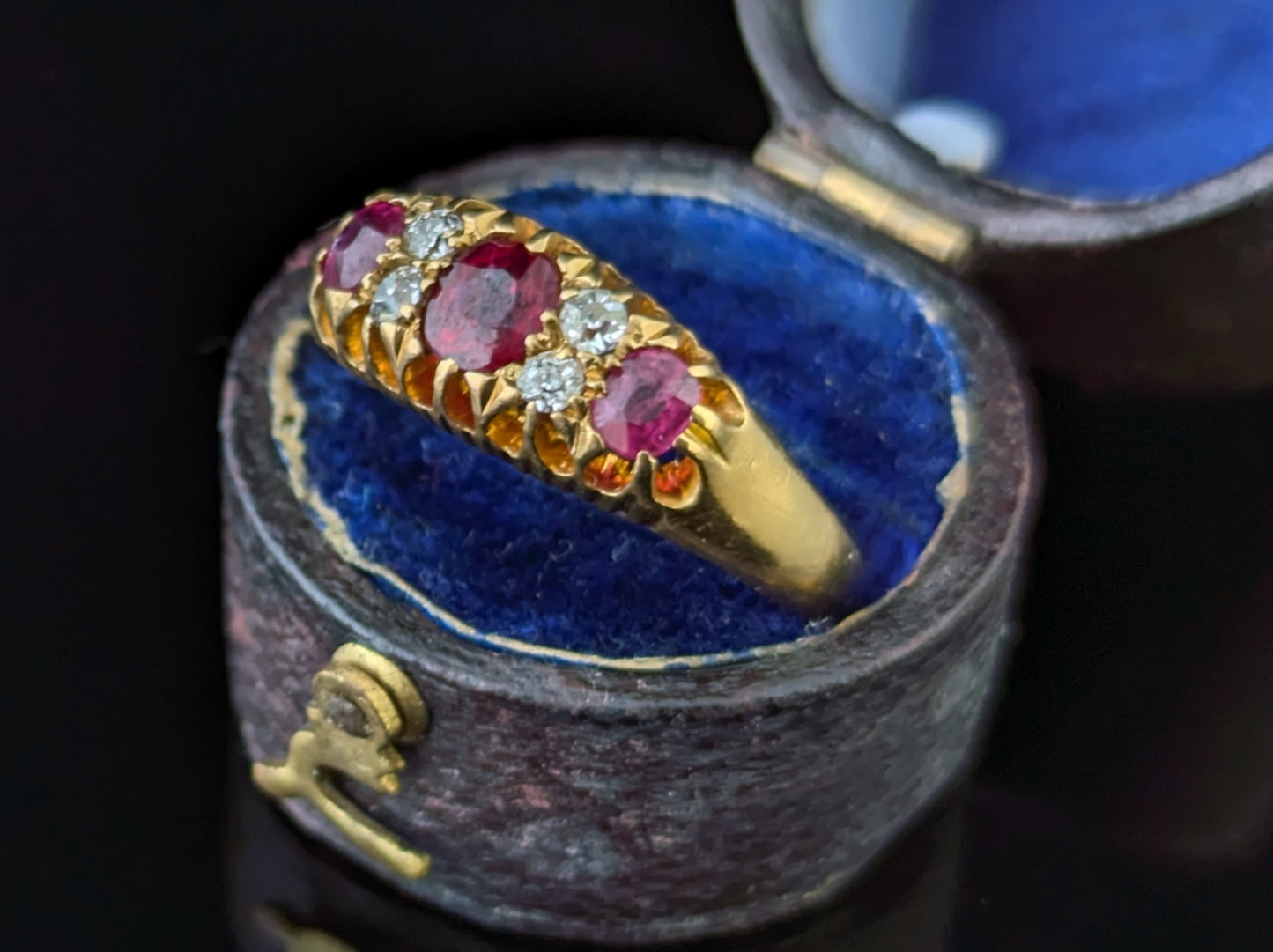 Antique Ruby and Diamond ring, 18ct yellow gold
