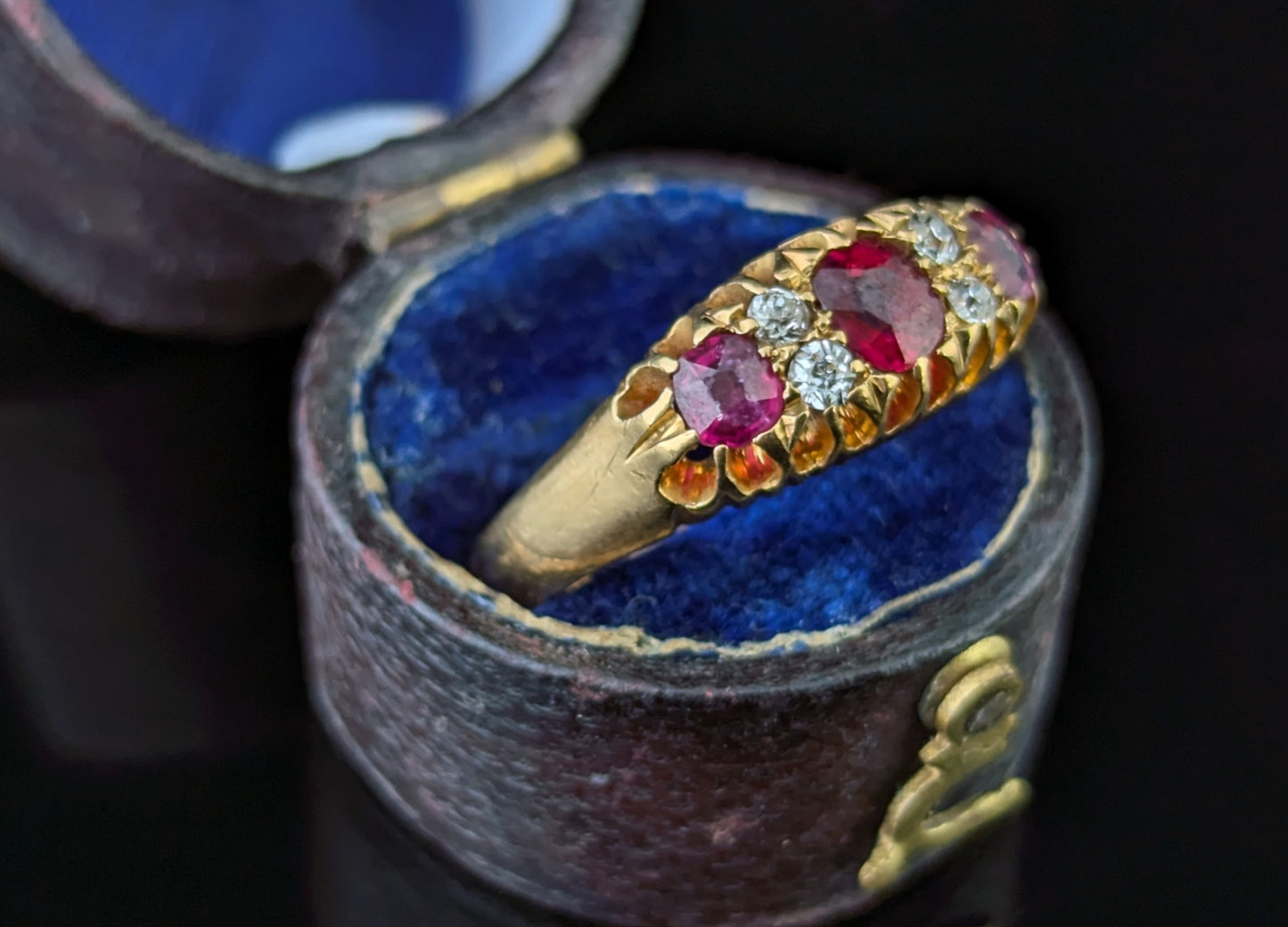 Antique Ruby and Diamond ring, 18ct yellow gold